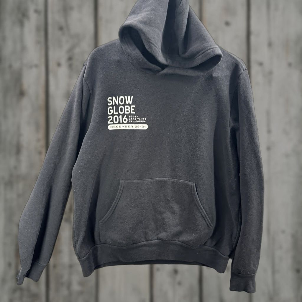 Gildan Snowglobe Music Festival 2016 Hoodie Sweatshirt Mens L Chainsmokers Flume Odesza Nike Shirt Size US L / EU 52-54 / 3 - 1 Thumbnail