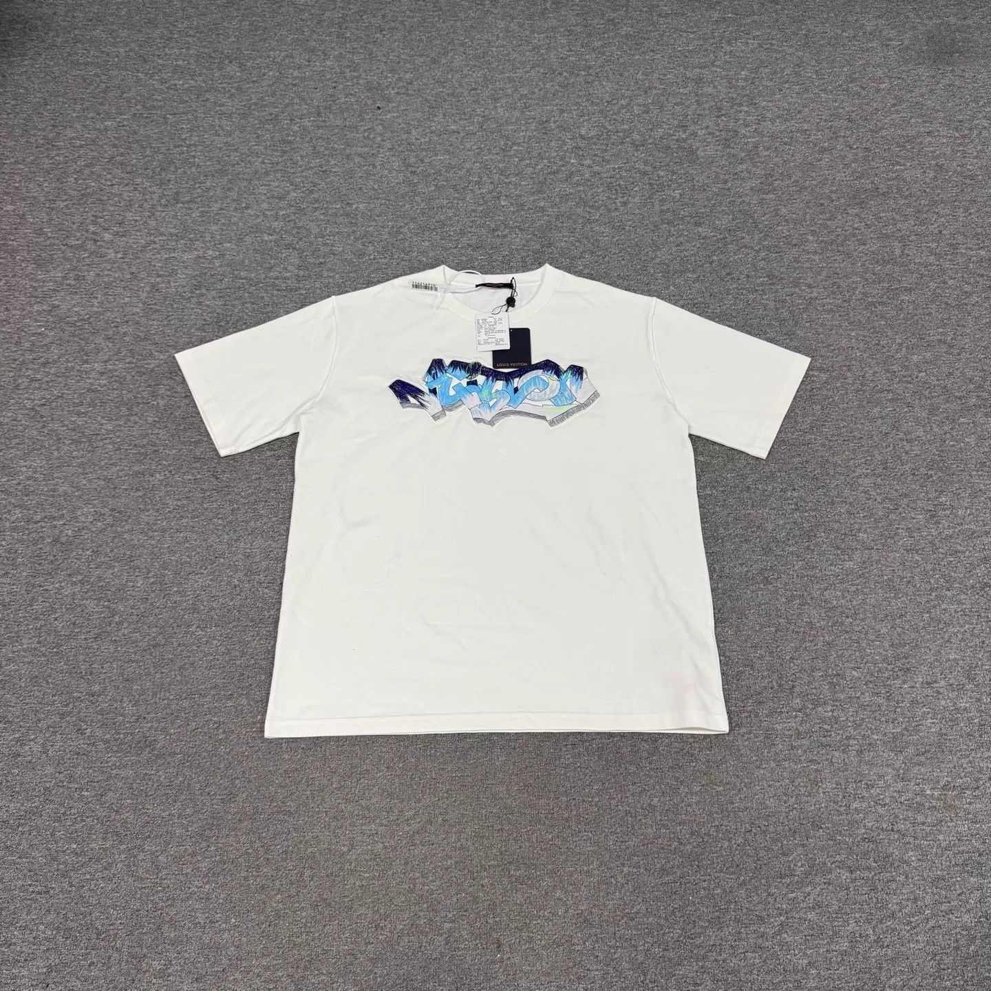 Louis Vuitton LV White Classic Graffiti Embroidered Logo Tee 4L Size 4XL / US 24-26 - 1 Thumbnail