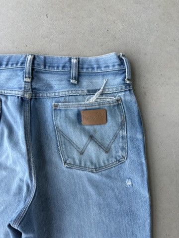 Vintage Vintage 80s Wrangler Light Wash Wide Leg Denim Jeans Size US 34 / EU 50 - 6 Thumbnail