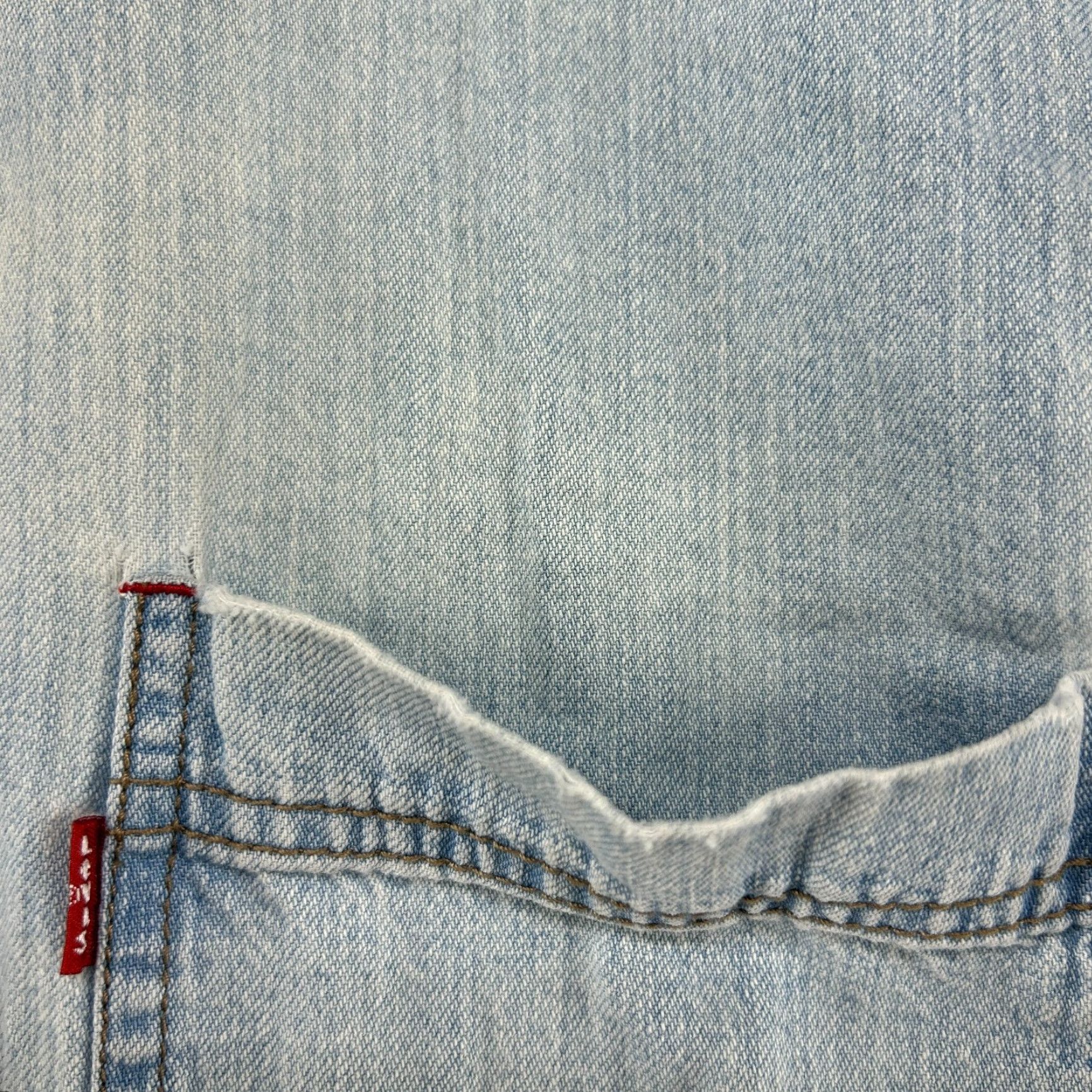 Levi's VINTAGE Levi's Shirt Mens XL Blue Button-Up Long Sleeve Light Wash Pearl Snaps 90s Western Collared Denim Cotton Size US XL / EU 56 / 4 - 5 Thumbnail