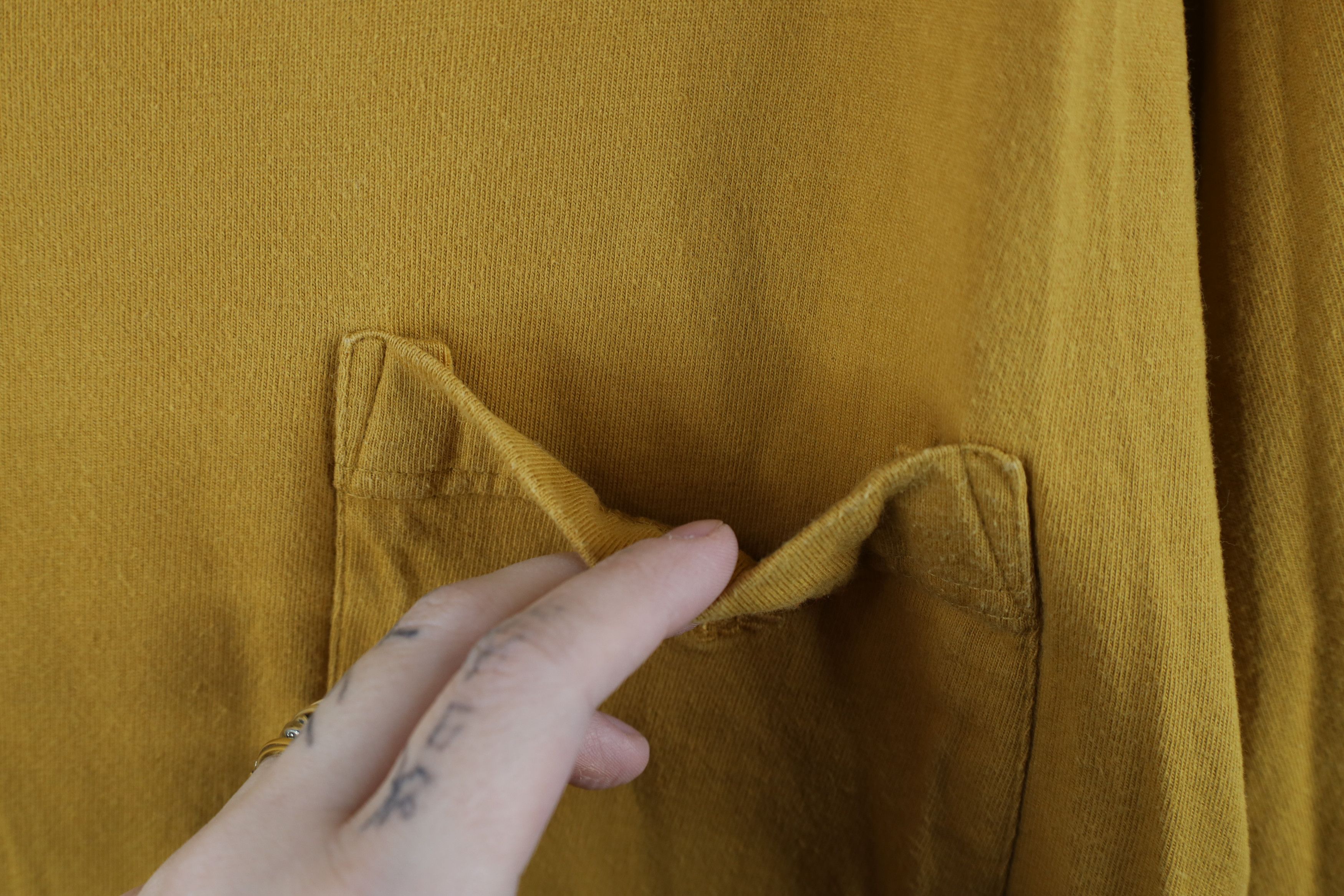 Vintage Vintage 90s Streetwear Fit Pocket T-Shirt Yellow Cotton Size US XL / EU 56 / 4 - 5 Thumbnail