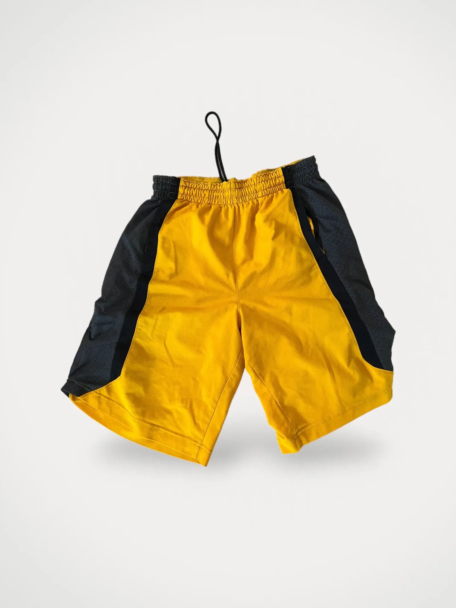 Nike Nike Nike shorts Shorts Size US 34 / EU 50 - 1 Thumbnail