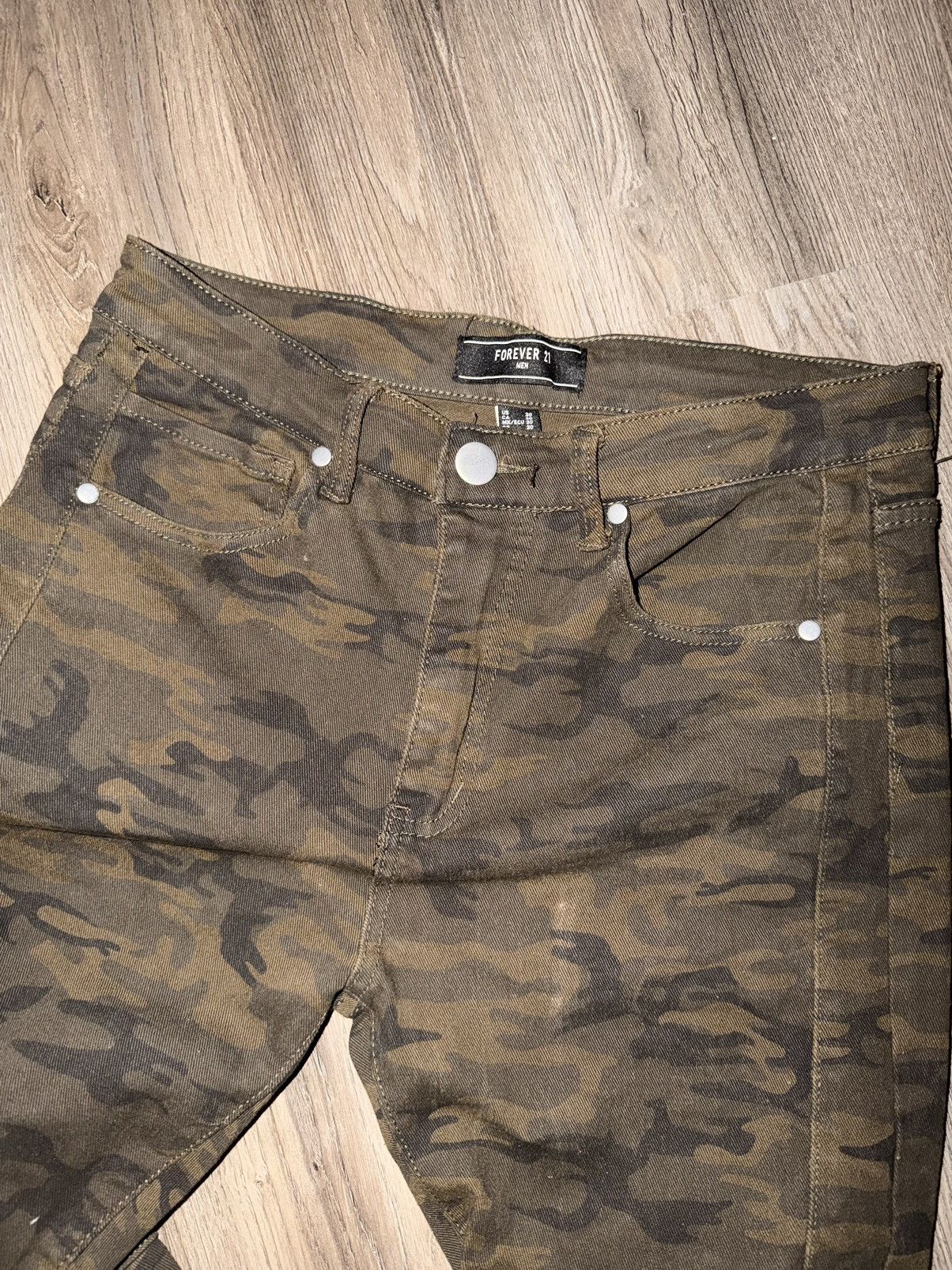 Forever 21 Forever 21 Camo Denim Size US 30 / EU 46 - 3 Thumbnail