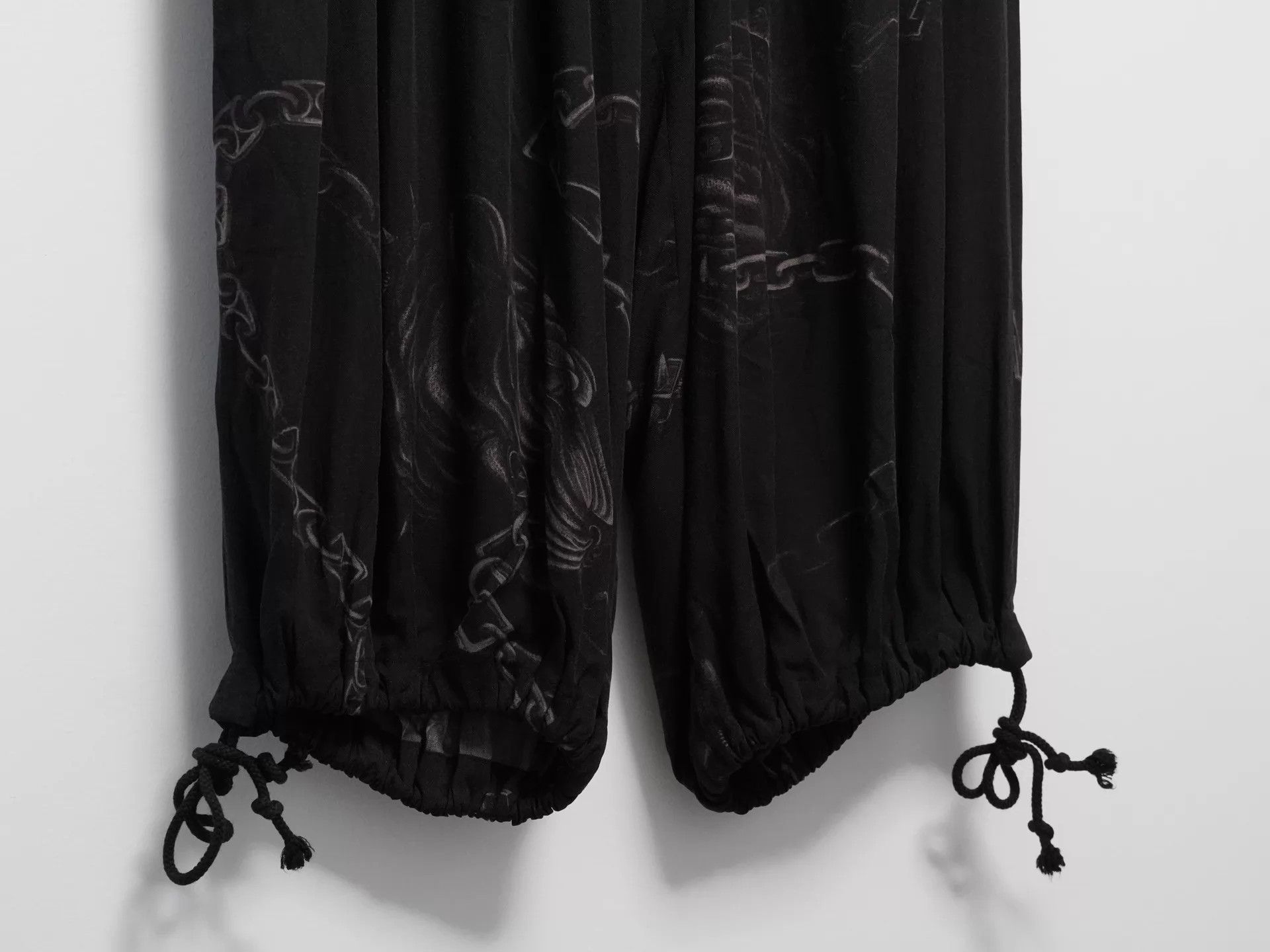 Yohji Yamamoto Yohji Yamamoto 19AW 24-Pleat Silk Drawstring Pants Size 2 Size US 32 / EU 48 - 4 Thumbnail