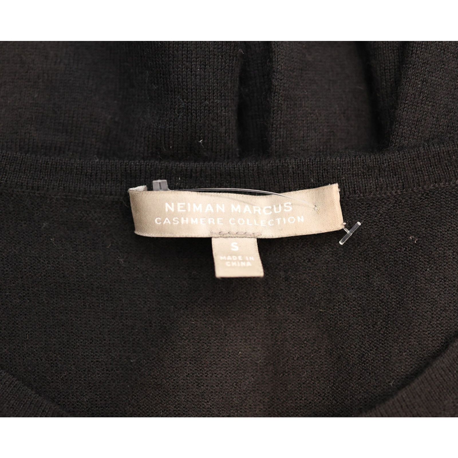 Neiman Marcus NEIMAN MARCUS Black Cashmere Long Sleeve Knit Sweater Size S Size S / US 4 / IT 40 - 5 Thumbnail