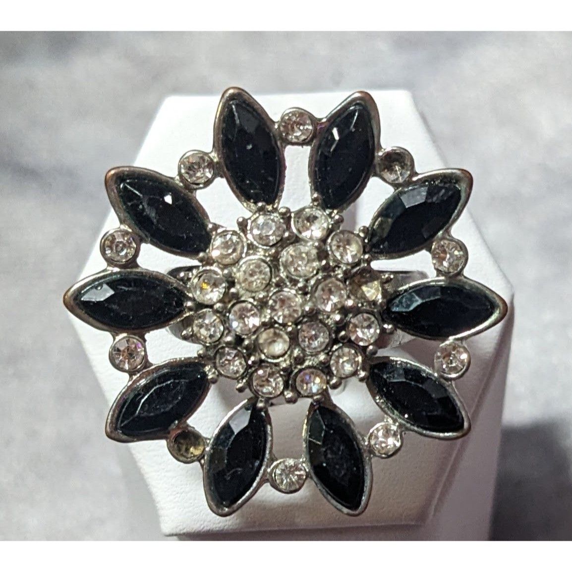 Other Black And Silver Tone Rhinestone Flower Ring Size 8 Size ONE SIZE - 8 Thumbnail