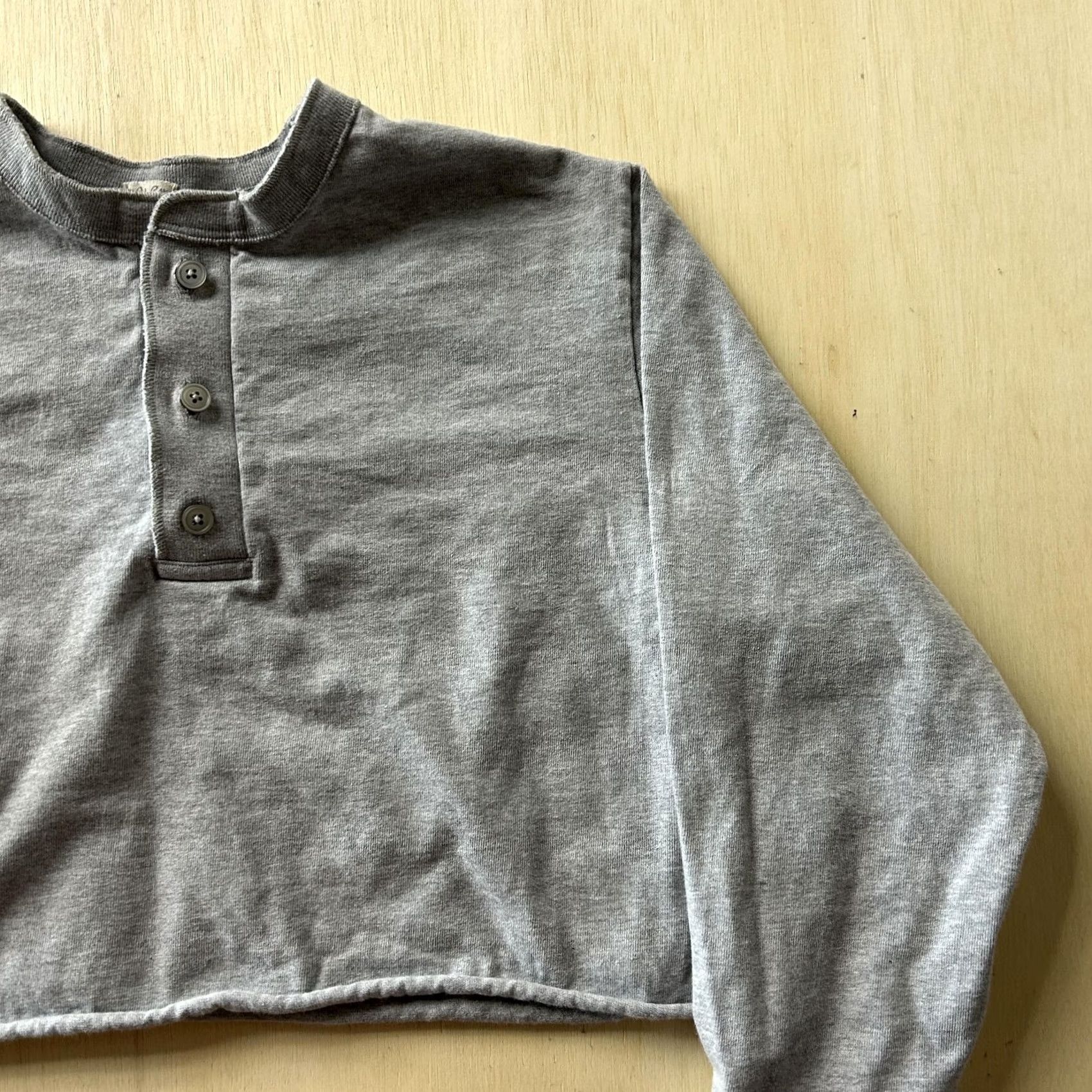 Vintage John Galt Shirt Womens Large Gray Cropped Henley Long Sleeve Jersey Tee Top Size L / US 10 / IT 46 - 2 Thumbnail