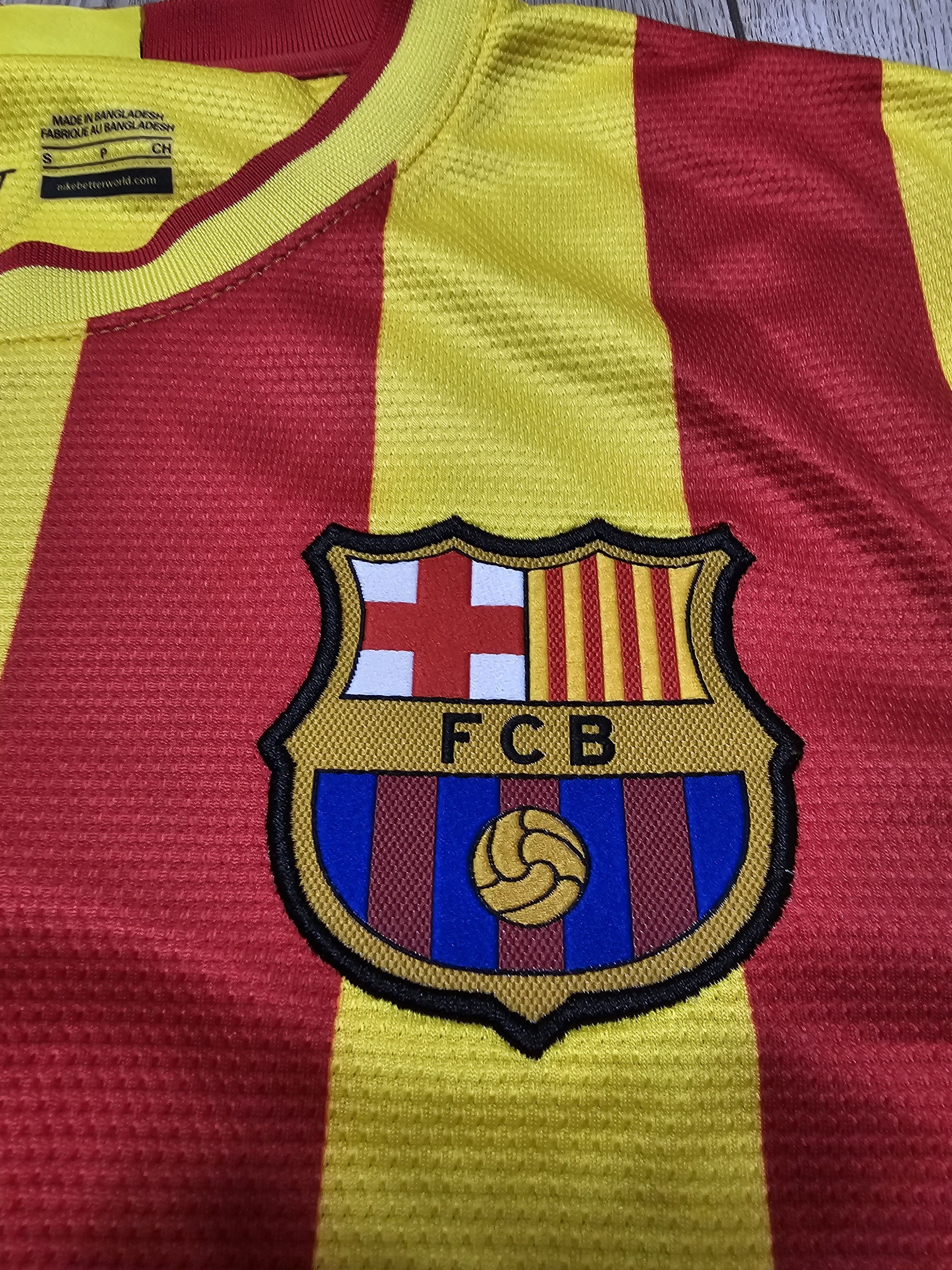 Nike BARCELONA 2013 2014 AWAY FOOTBALL SHIRT SOCCER JERSEY Size US S / EU 44-46 / 1 - 4 Thumbnail