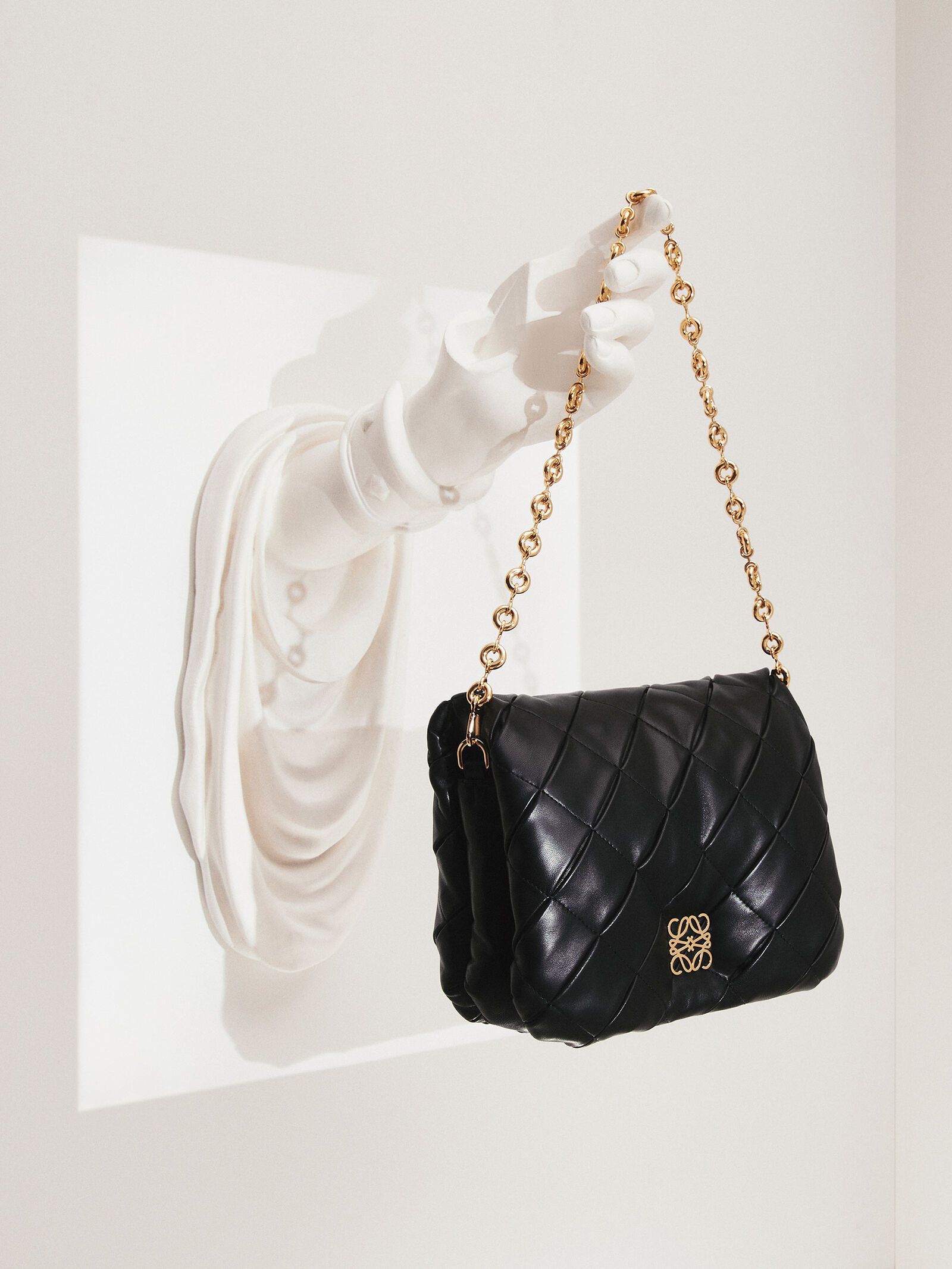 Loewe *NEW* GOYA LEATHER PUFFER PLEATED BAG BLACK $4,700 Size ONE SIZE - 10 Thumbnail