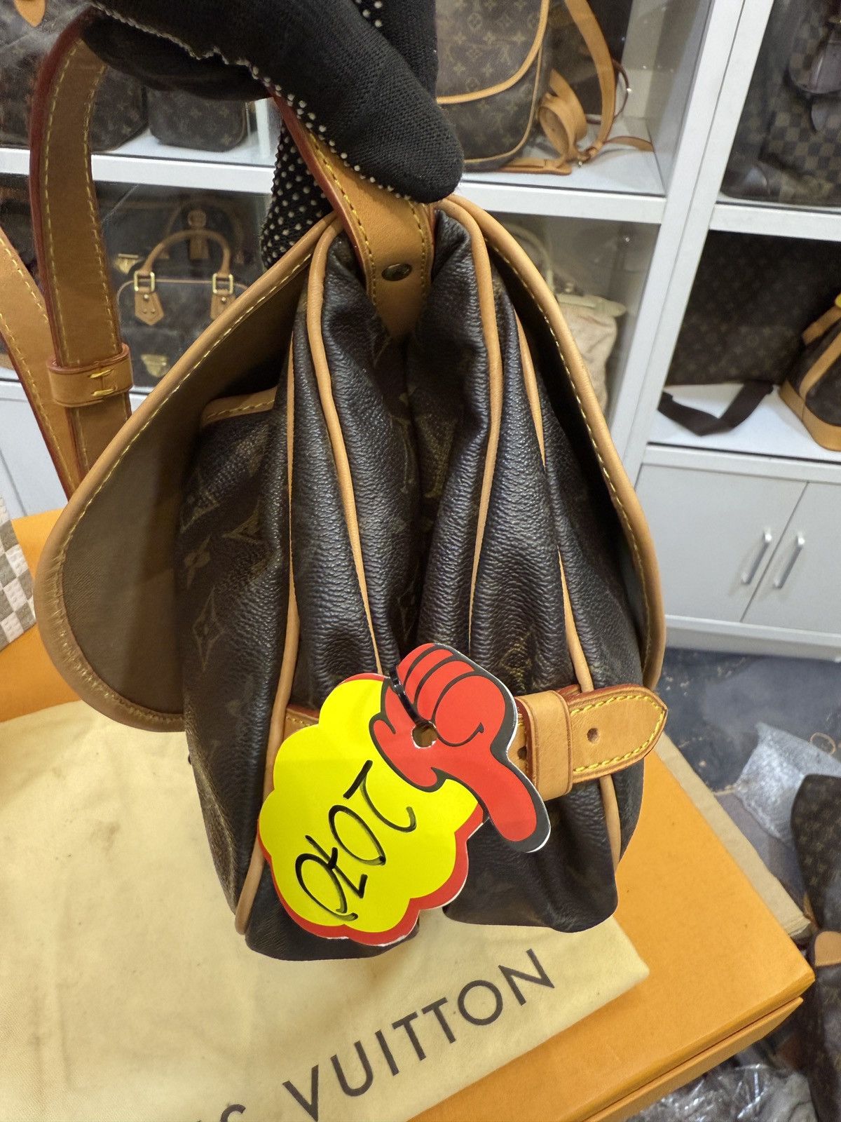 Louis Vuitton LOUIS VUITTON MONOGRAM SAUMUR 30 - 2070 Size ONE SIZE - 8 Thumbnail