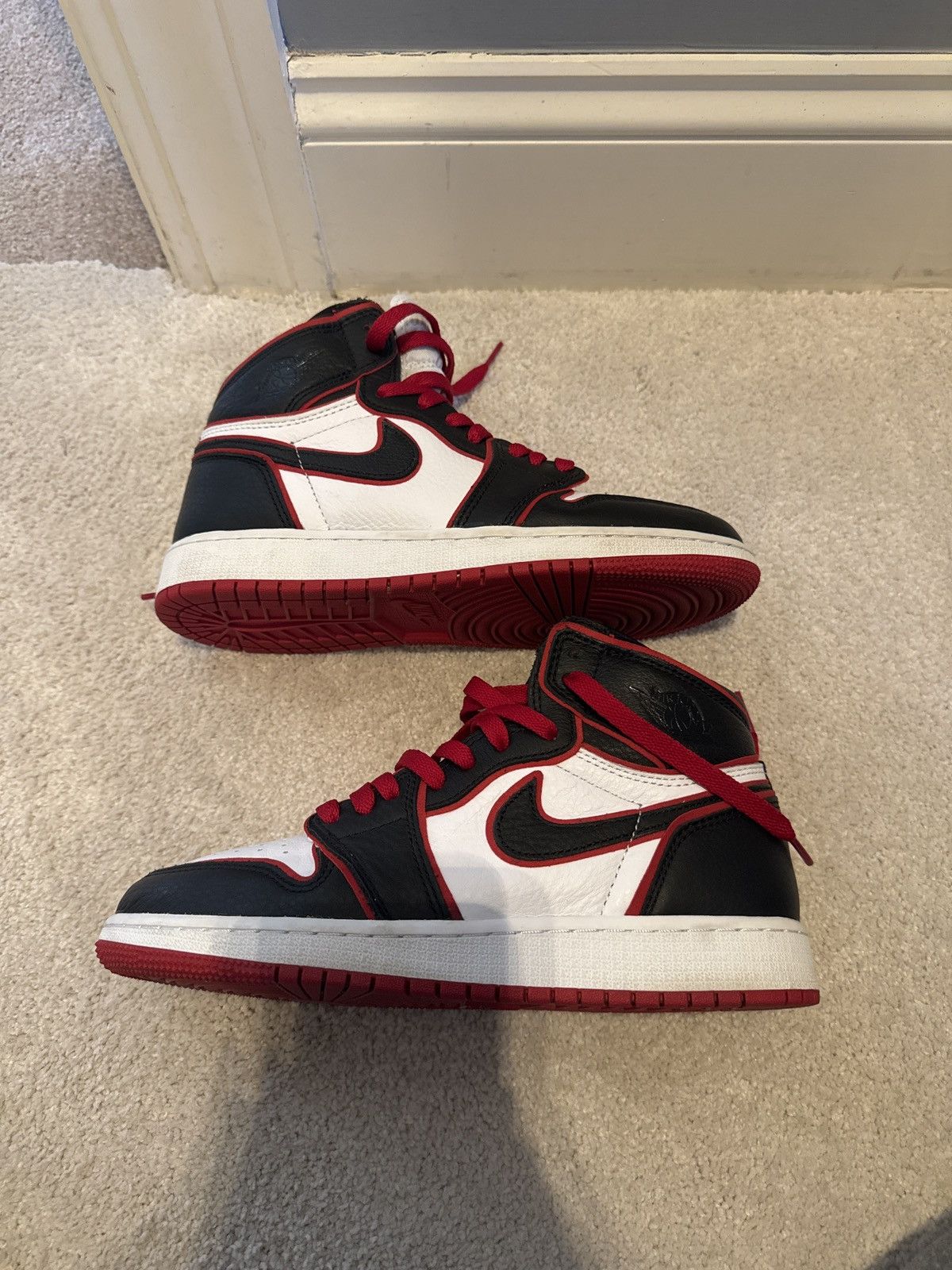 Nike Jordan 1 Retro High Bloodline Size US 5 / EU 37 - 4 Thumbnail