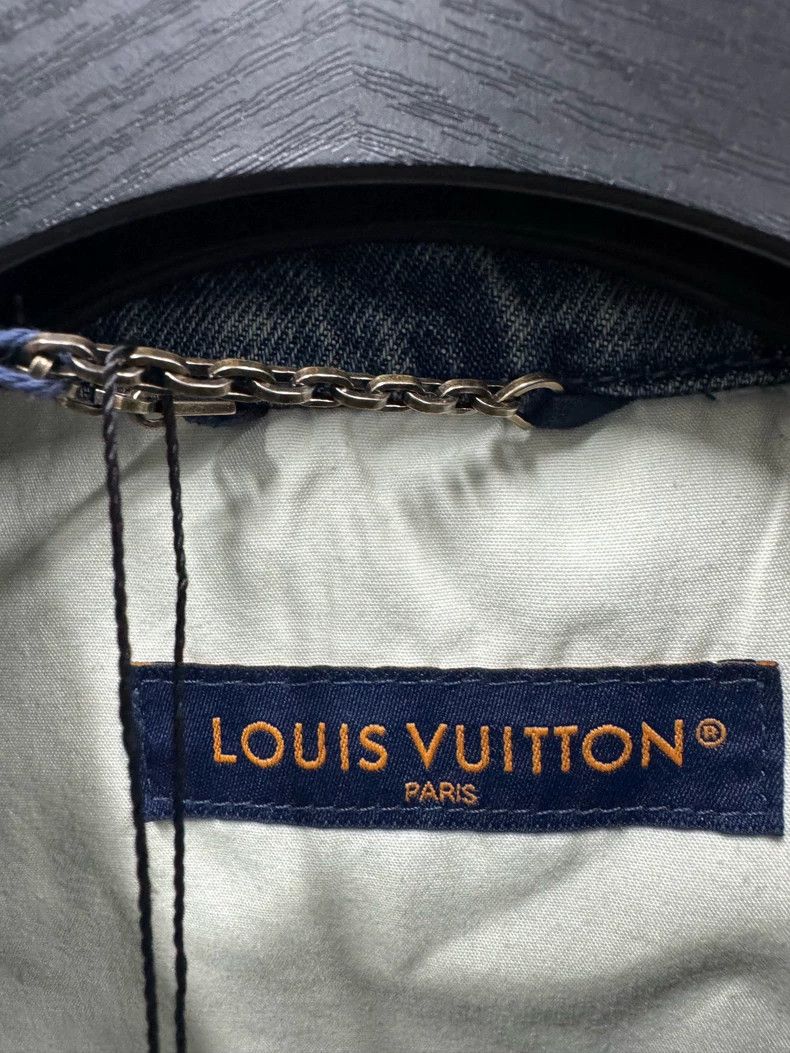 Louis Vuitton Louis Vuitton Logo Embossed Single Breasted Short Sleeve S Size US L / EU 52-54 / 3 - 5 Thumbnail