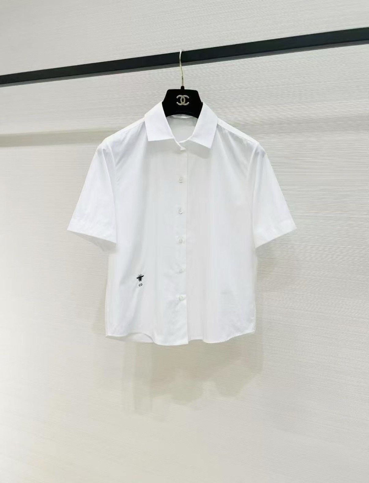 Dior Dior Short Sleeve Shirt with Bee Embroidery Loose fit J33 Size XXS / US 00 / IT 34 - 1 Thumbnail