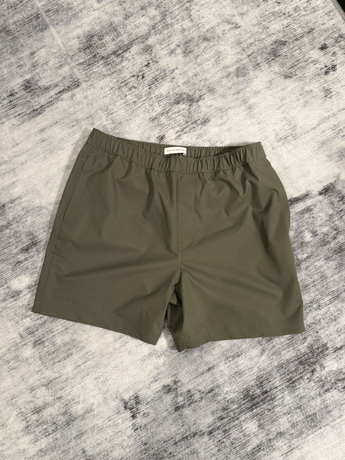 Banana Republic Banana Republic Green Athletic Shorts Size US 32 / EU 48 - 1 Thumbnail