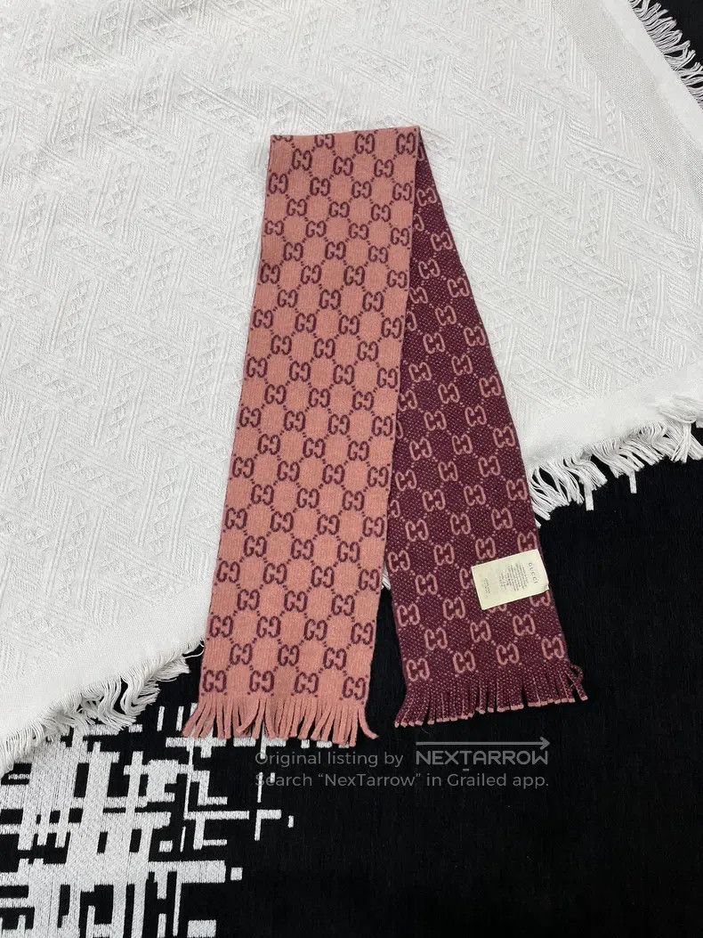 Gucci Gucci Pink full logo scarf Size ONE SIZE - 1 Thumbnail
