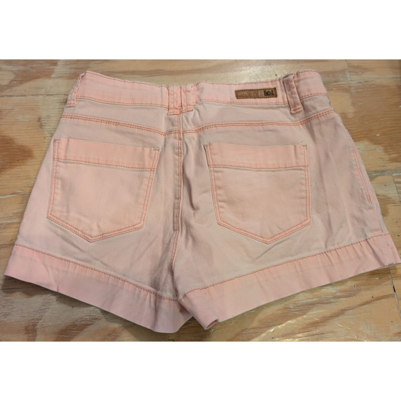L.E.I. L.E.I Jrs 11 Regular Tatum Button Fly High Rise Pink Shorts Size 32" / US 10 / IT 46 - 2 Thumbnail