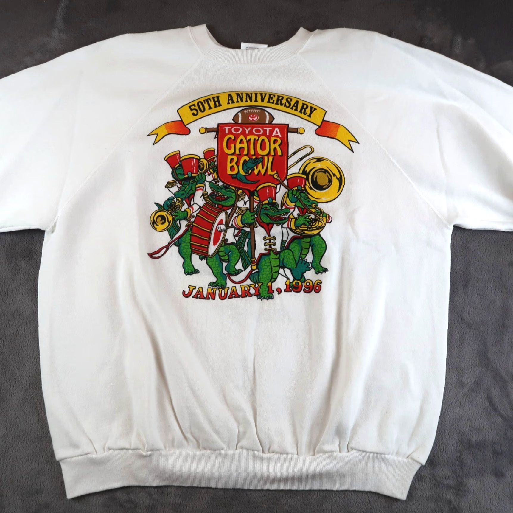 Vintage VINTAGE 90s Men's Sweatshirt Crew Neck 1996 Toyota Gator Bowl 50th Anniversary XL White Graphic Print USA Made Size US XL / EU 56 / 4 - 4 Thumbnail