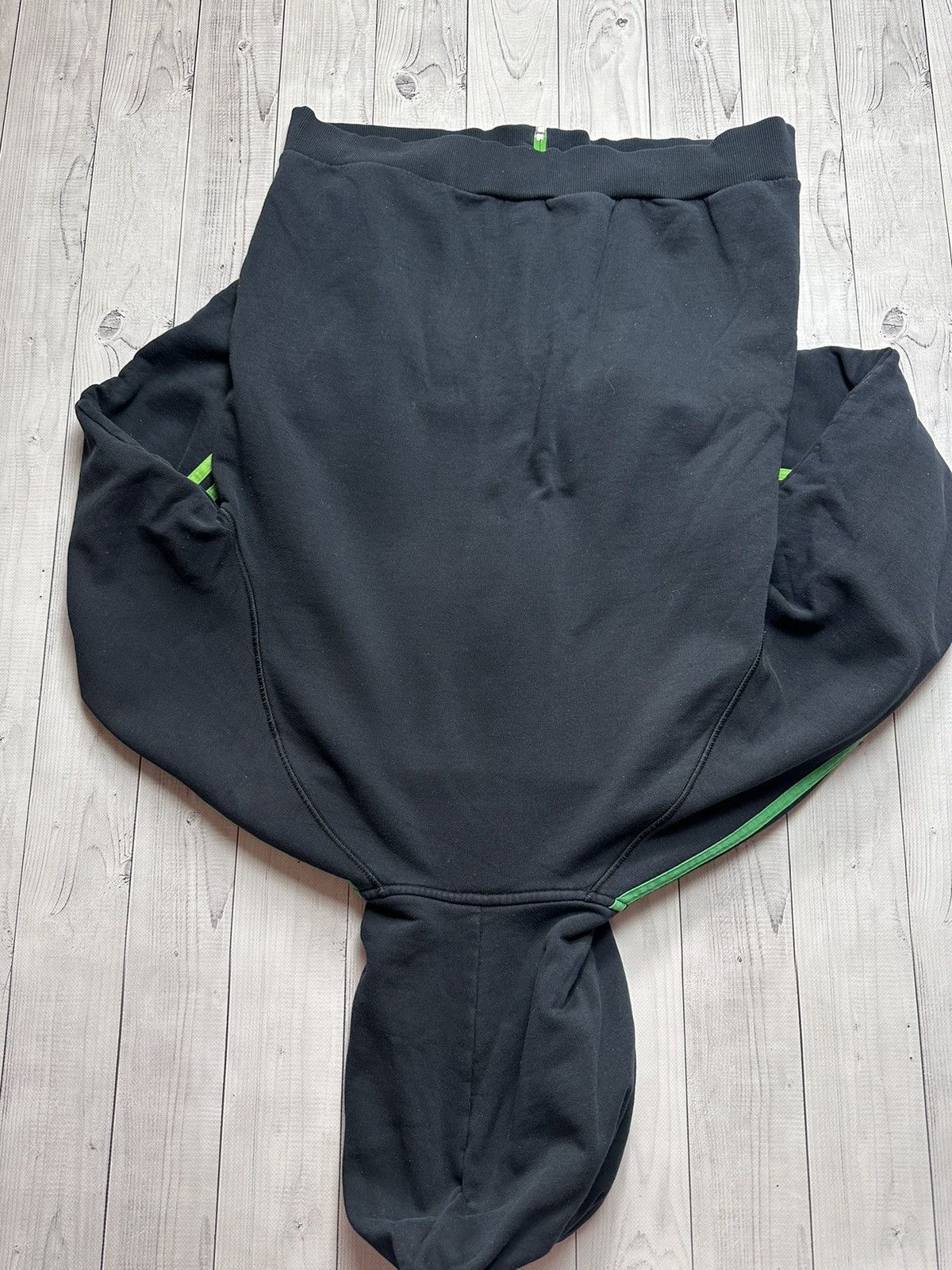 Adidas × Vintage Vintage adidas performance essentials size L green stripes Size US L / EU 52-54 / 3 - 9 Thumbnail