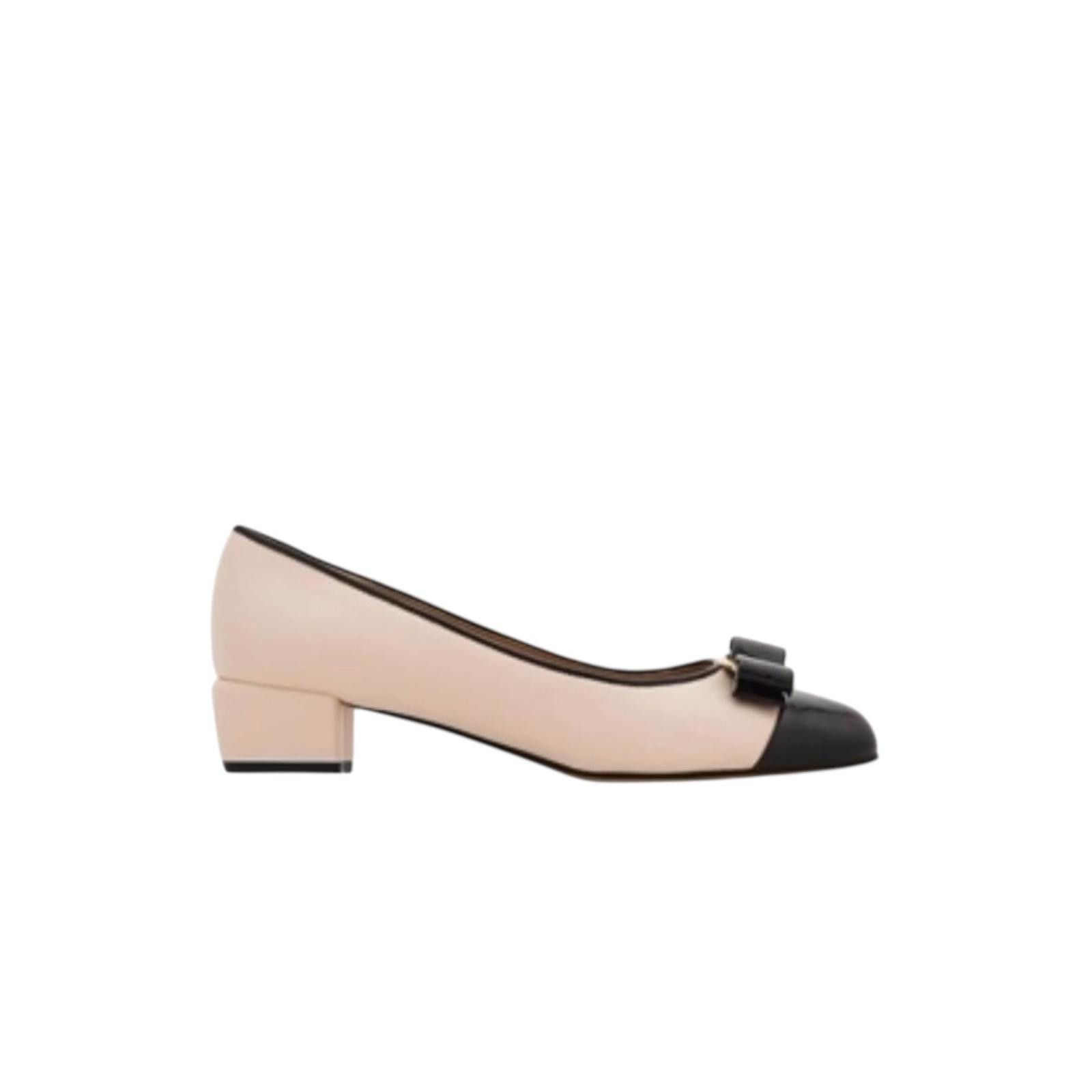 Salvatore Ferragamo Ferragamo Vara Pump Size US 7.5 / IT 37.5 - 1 Thumbnail