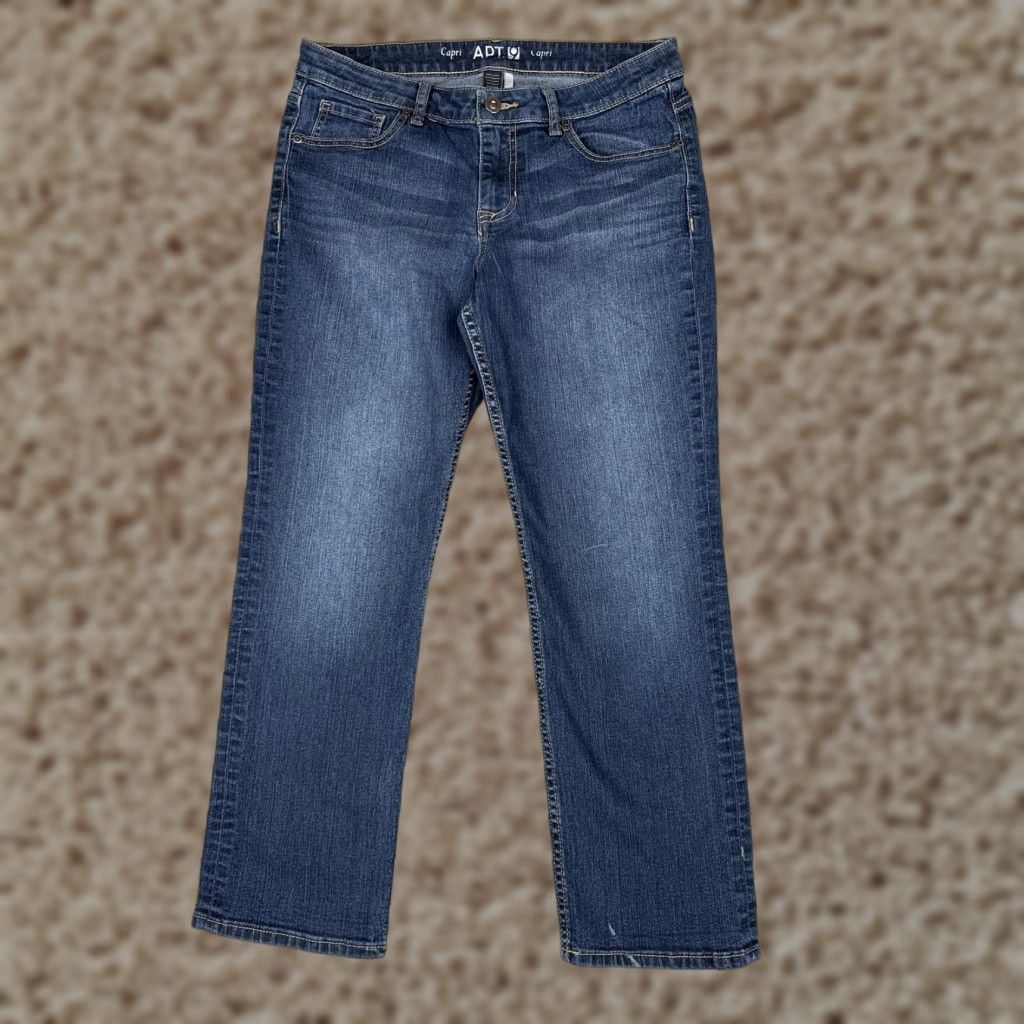 Apt. 9 Apt. 9 Womens Capri Jeans 8 Mid Rise Stretch Denim Embroidered Studded Blue 31x26 Regular Pocket 5-Pocket Size 30" / US 8 / IT 44 - 1 Thumbnail