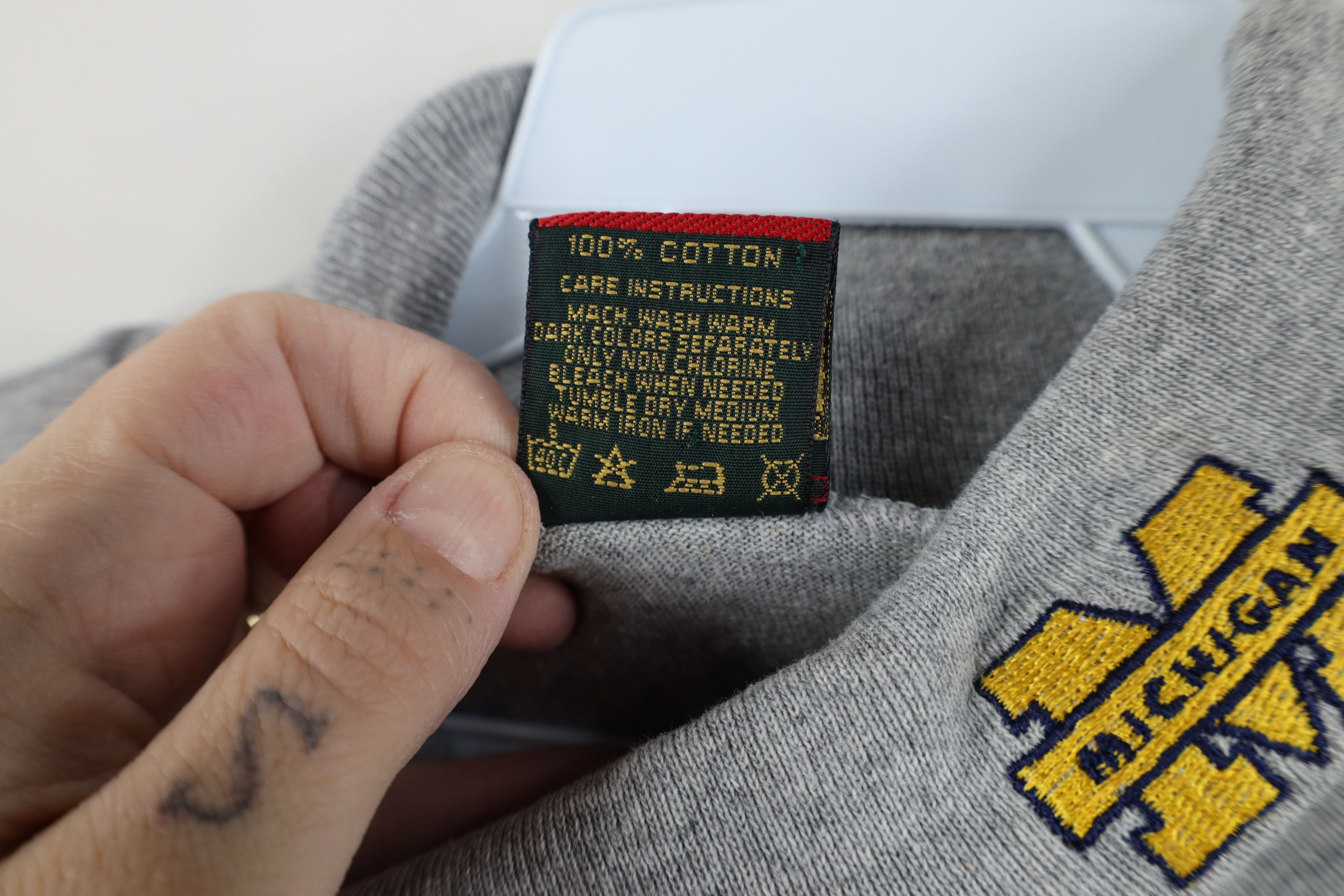 Vintage Vintage 90s University of Michigan Turtleneck T-Shirt USA Size M / US 6-8 / IT 42-44 - 9 Thumbnail