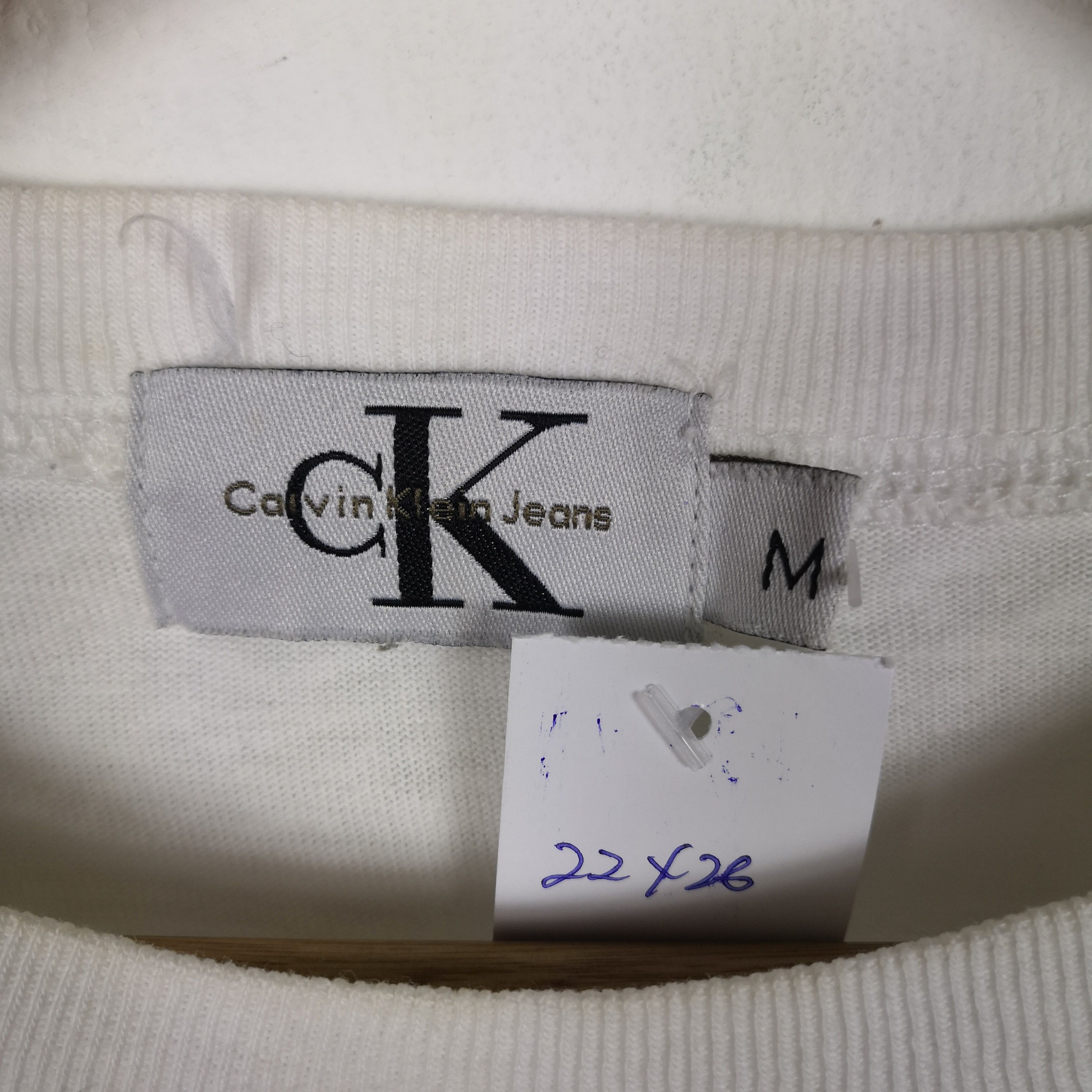 Calvin Klein Vintage 90s Calvin Klein T-Shirt Calvin Klein Crewneck Tees Size US L / EU 52-54 / 3 - 3 Thumbnail