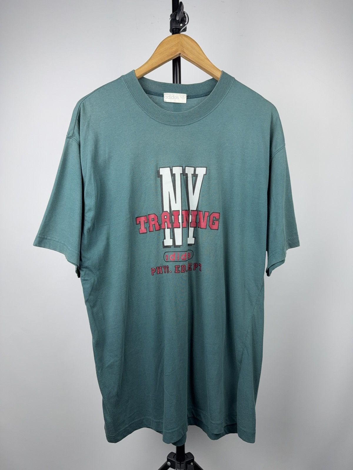 Adidas Retro Vintage 90s Adidas Training NY Phys Ed Graphic Tee Size US L / EU 52-54 / 3 - 1 Thumbnail