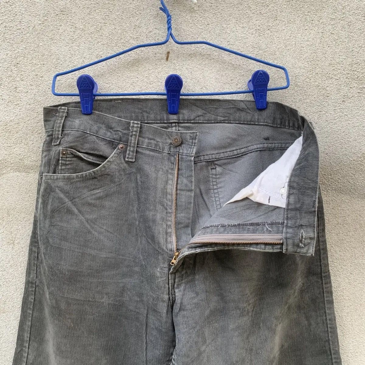 Levi's 1980’s VINTAGE LEVI’S 505 WHITETAB LEVIS CORDUROY FADED PANT Size US 32 / EU 48 - 7 Thumbnail
