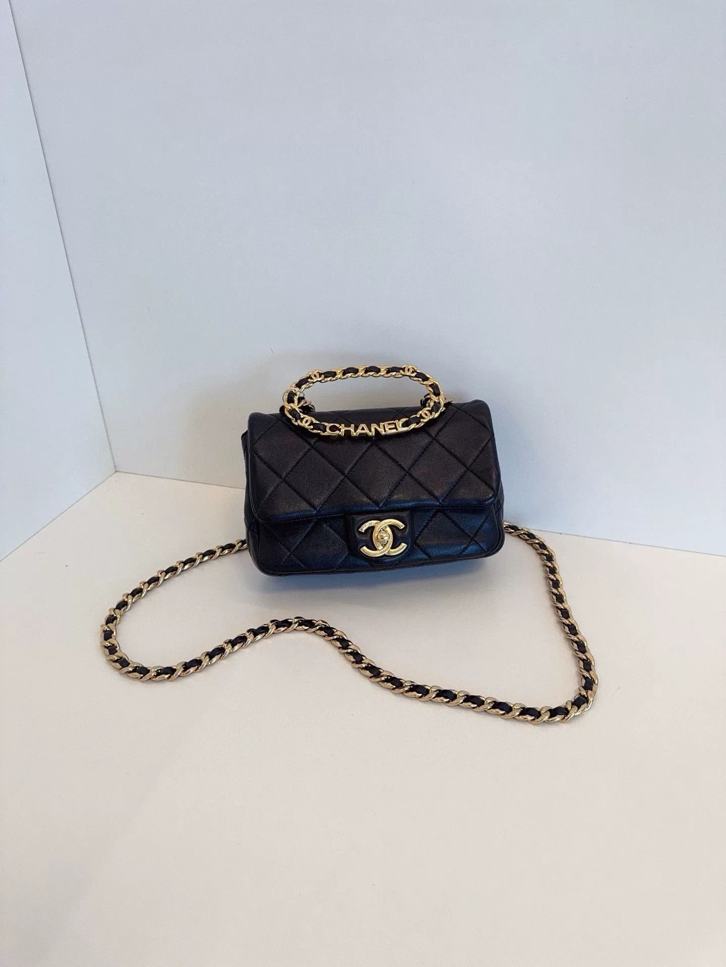 Chanel Pre-loved Bag Very good condition Size ONE SIZE - 1 Thumbnail