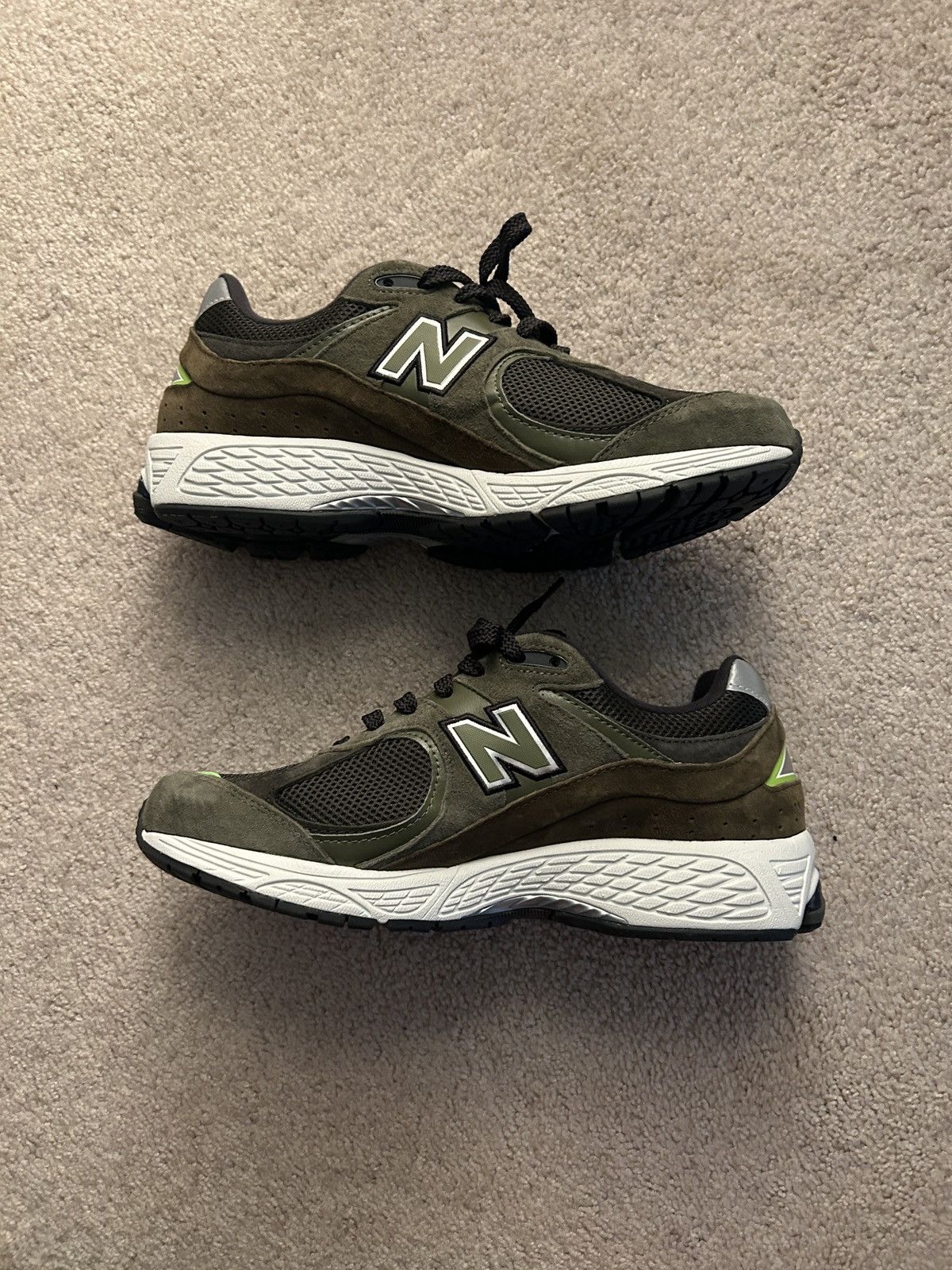 New Balance 2002r Olive w/ volt accent Size US 10 / EU 43 - 2 Thumbnail