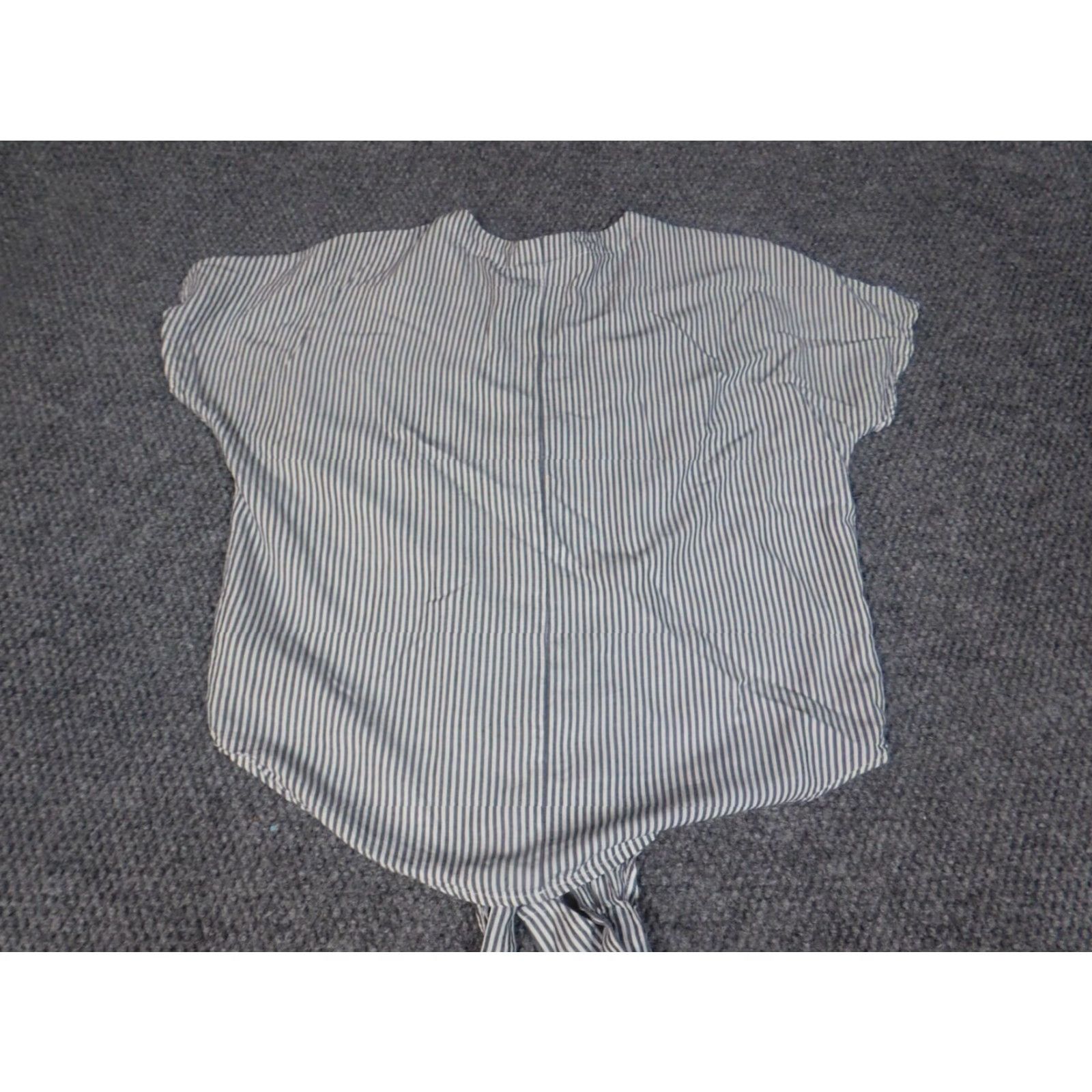 Vintage Universal Thread Womens Blouse XS Gray Striped Crew Neck Button Down Short Sleeve Casual Regular Ruffle Size XS / US 0-2 / IT 36-38 - 7 Thumbnail