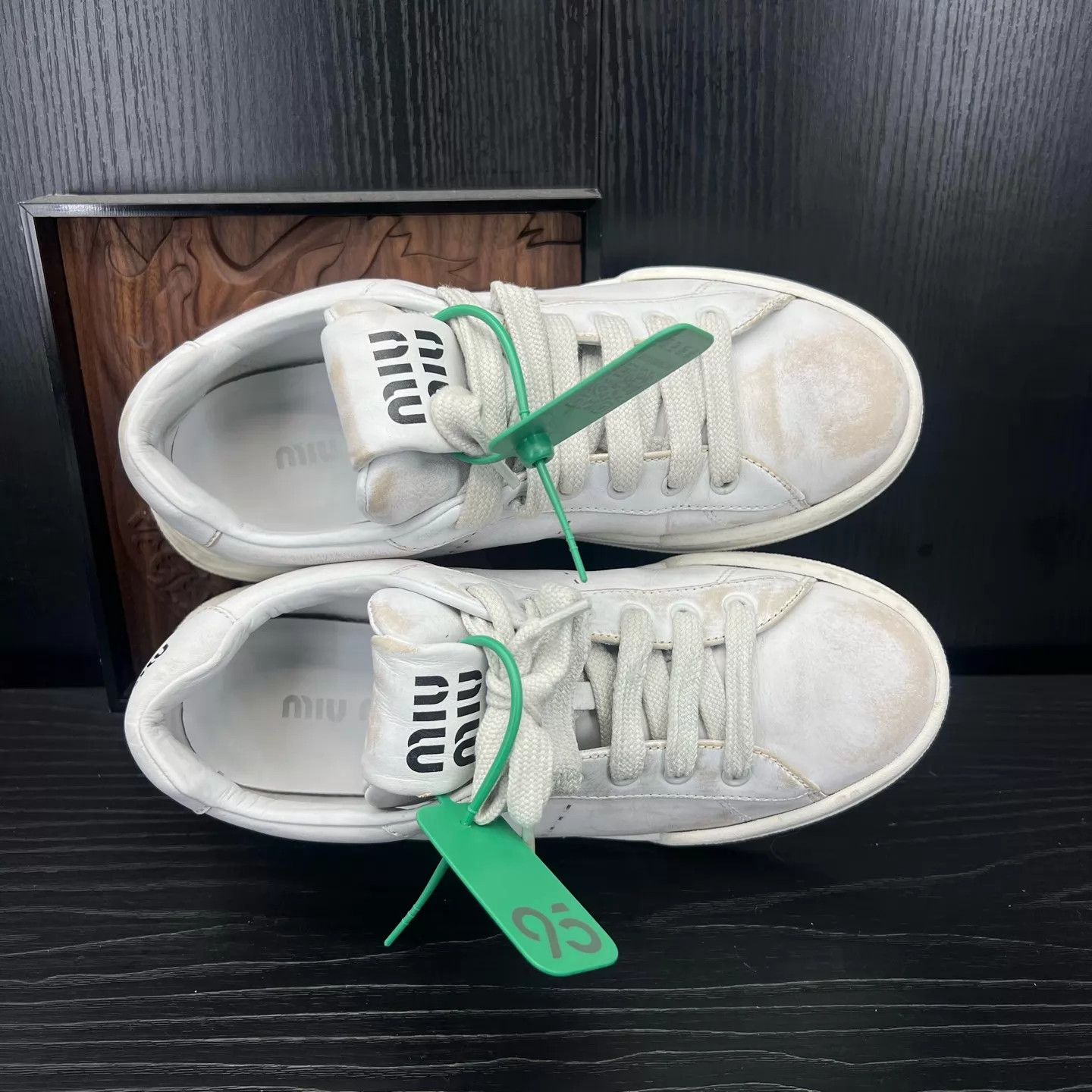 Miu Miu MIU MIU white distressed 39 original box like new Size US 8.5 / IT 38.5 - 2 Thumbnail