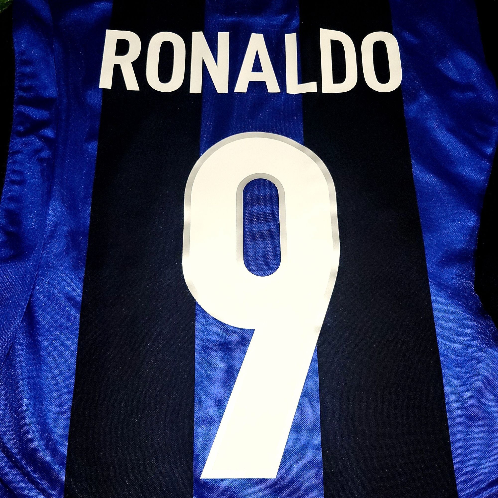 Nike Ronaldo Inter Milan 1999 2000 Home Soccer Jersey L Size US L / EU 52-54 / 3 - 4 Thumbnail