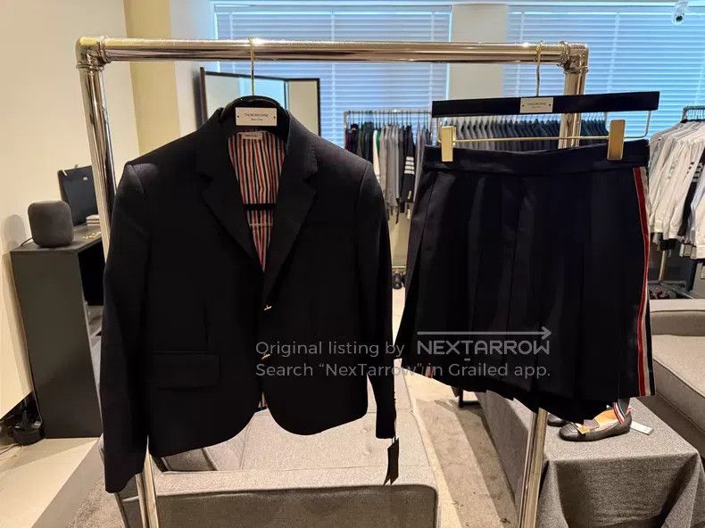 Thom Browne Thom Browne Pleated Skirt with Three-Color Stripe in Dark Size 26" / US 2 / IT 38 - 5 Thumbnail
