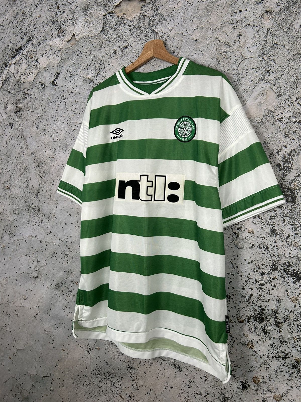 Umbro Vintage Celtic Glasgow Umbro 90s Soccer Jersey Foot all Rare Size US XL / EU 56 / 4 - 2 Thumbnail