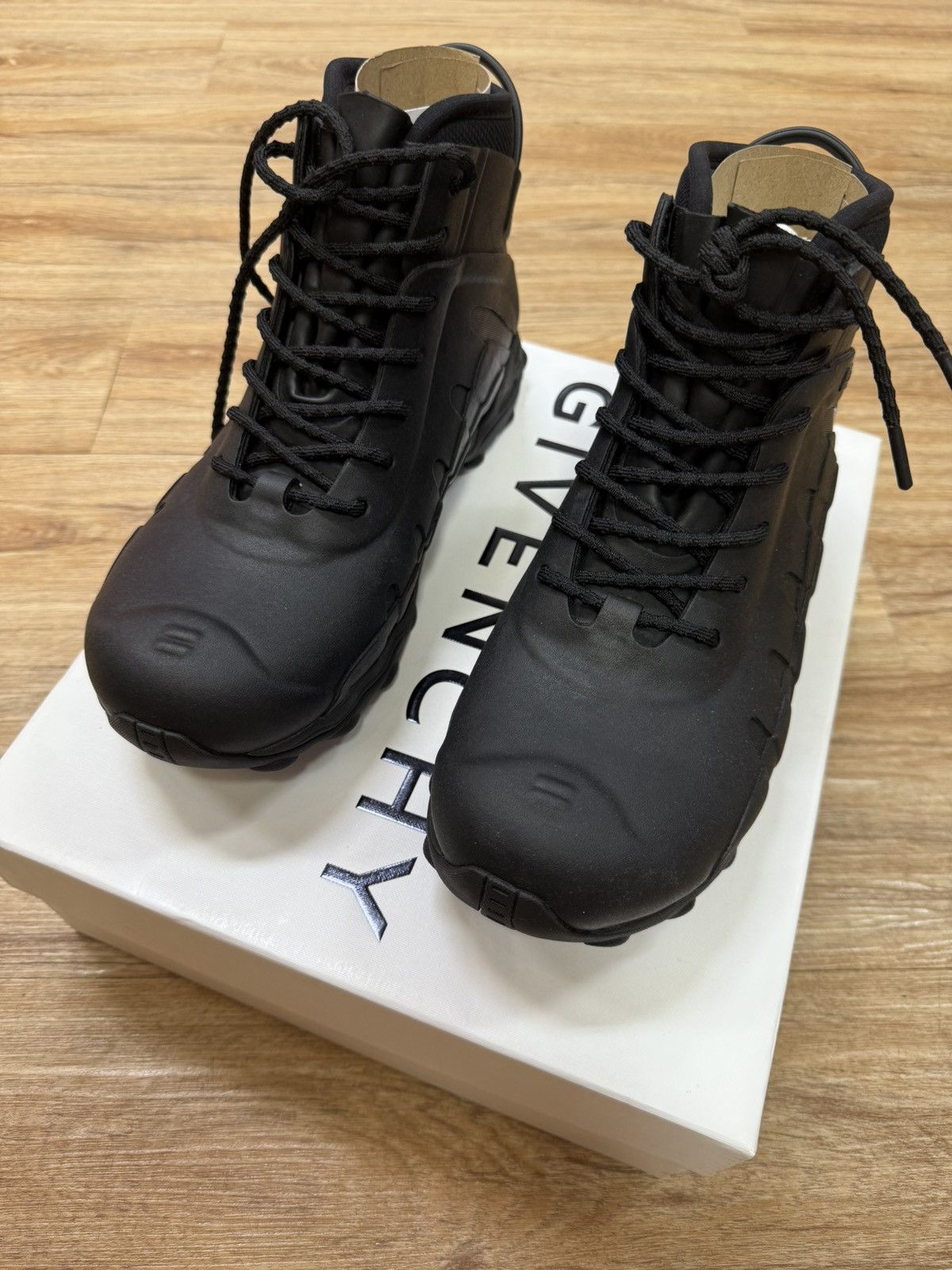 Givenchy Givenchy x Bogs High Lace up Boots in Black Rubber Size US 10 / EU 43 - 1 Thumbnail