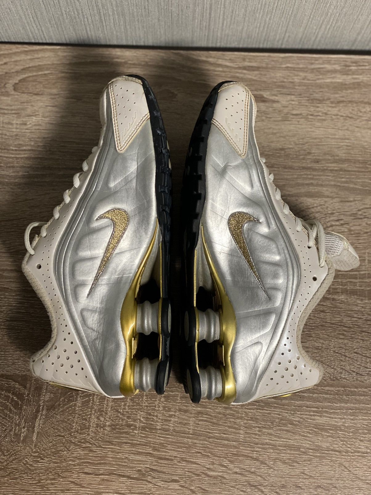 Nike 🇺🇸 Vintage 90s Nike Shox Gold Swosh Sneakers rare retro Size US 8 / EU 41 - 8 Thumbnail
