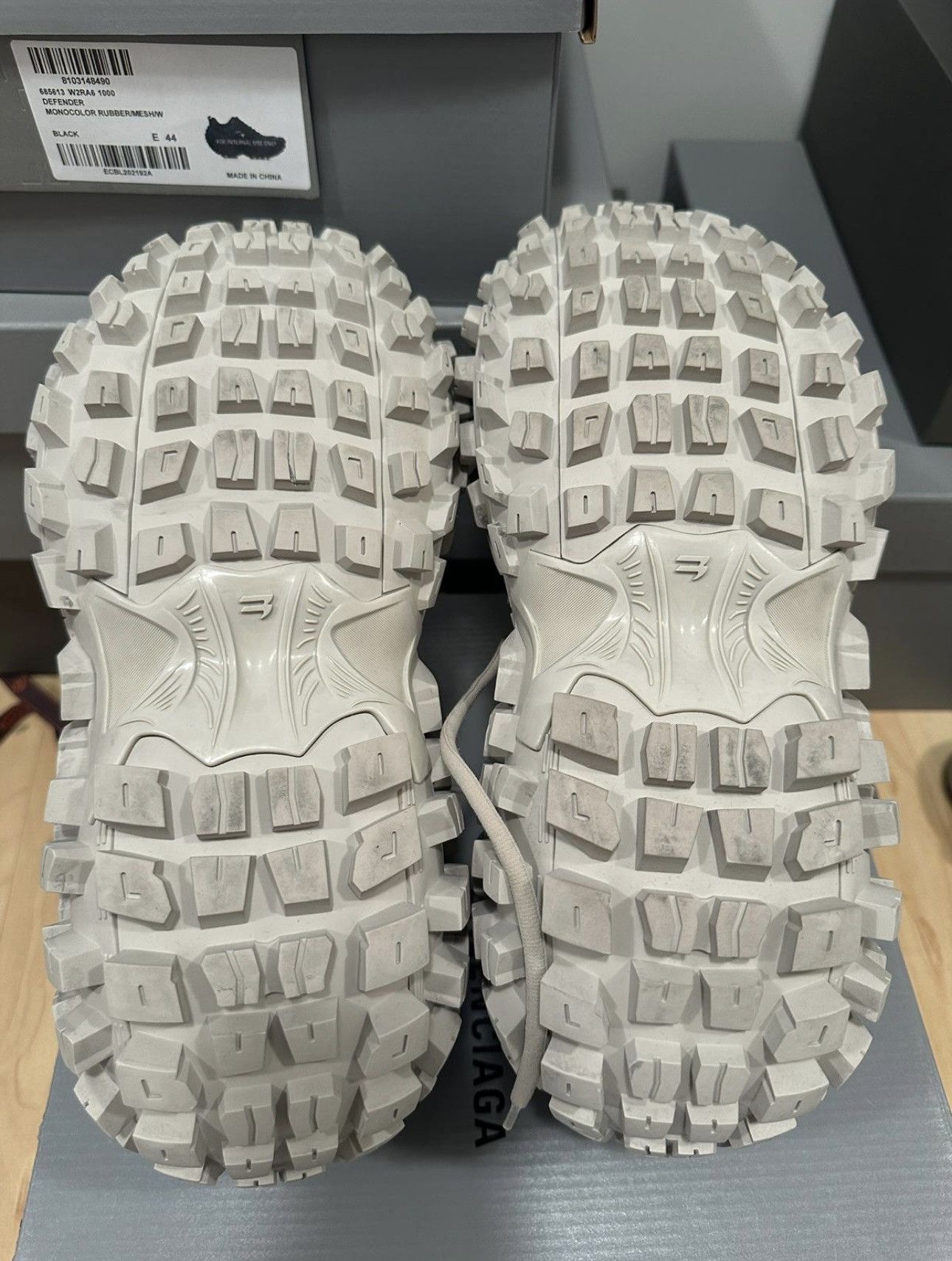 Balenciaga Balenciaga Beeige Defender Sneaker DSWT Sz.44 Size US 11 / EU 44 - 9 Thumbnail