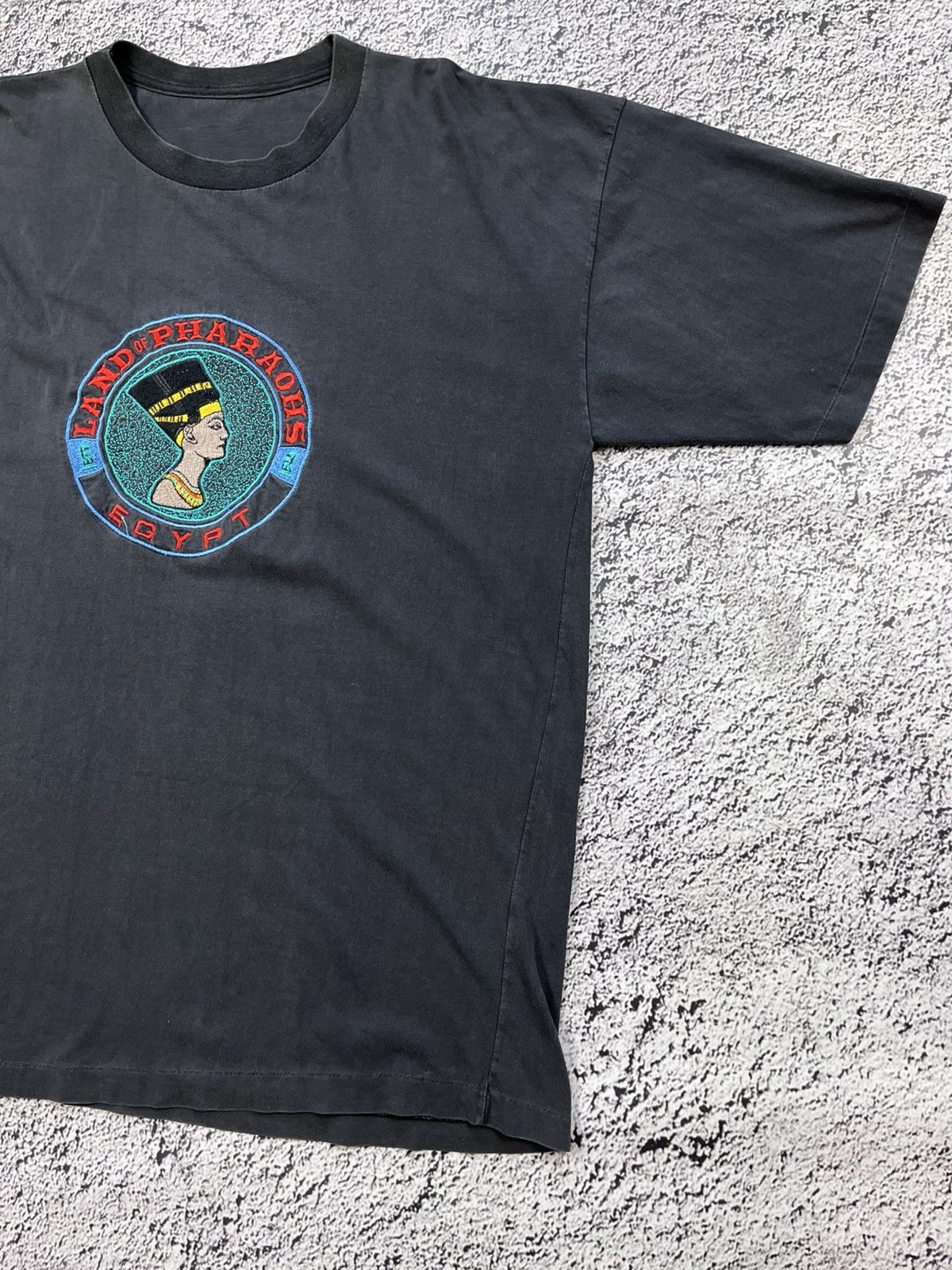 Vintage Vintage 90s Pharaoh faded one stitch embroidered tee XL Size US XL / EU 56 / 4 - 5 Thumbnail