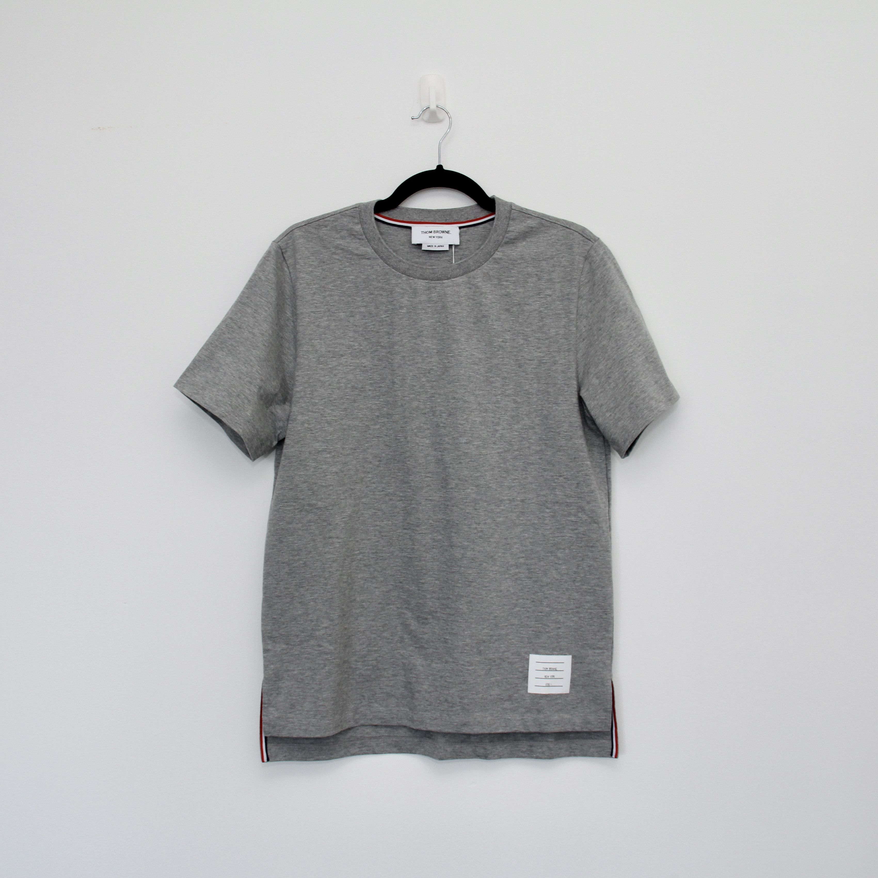 Thom Browne Thom Browne Split Hem Logo-patch short-sleeved T-shirt Size US S / EU 44-46 / 1 - 1 Thumbnail