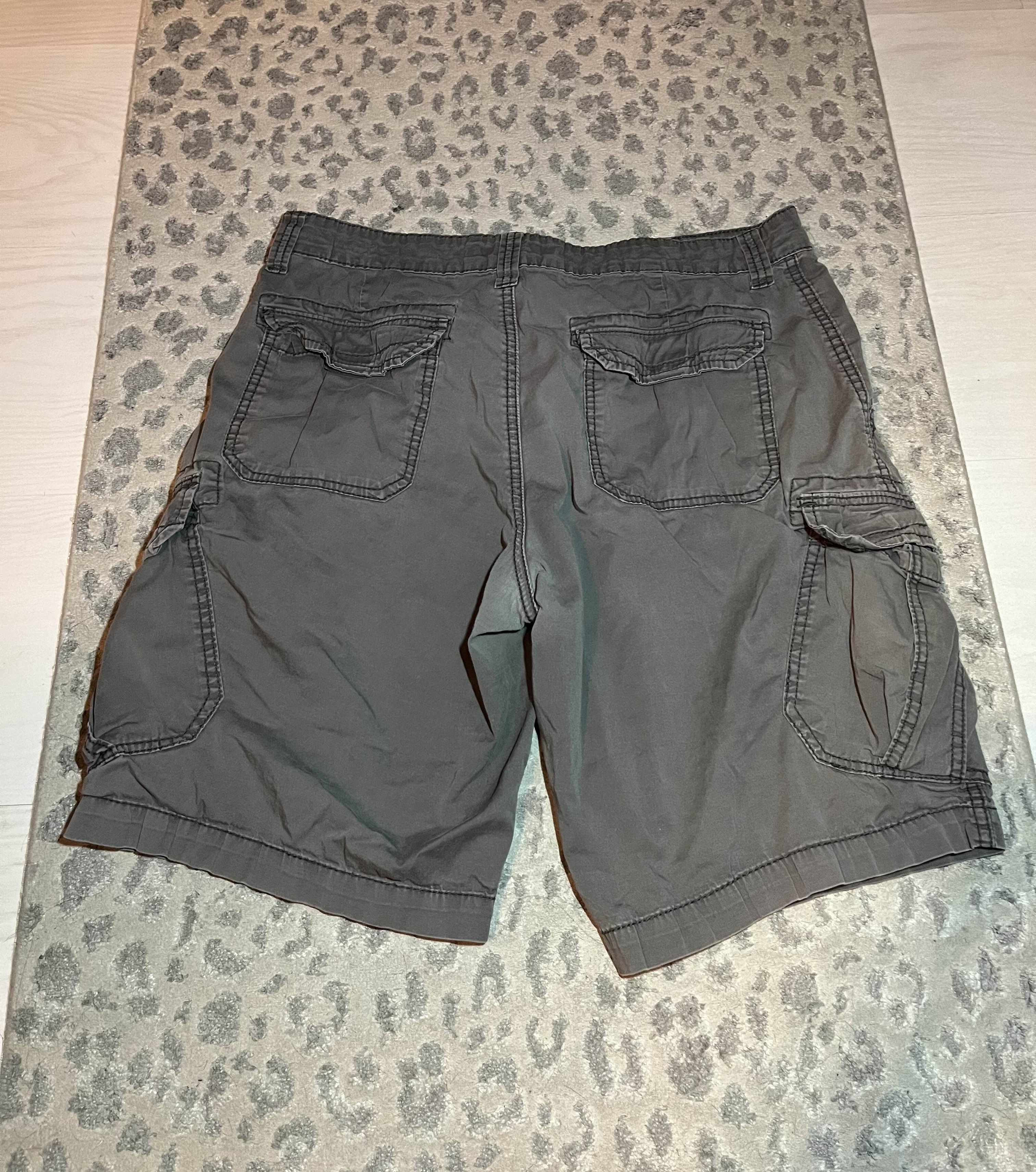 UNIONBAY × Vintage 2000’s Union Bay Gray Cargo Shorts Size US 32 / EU 48 - 2 Thumbnail
