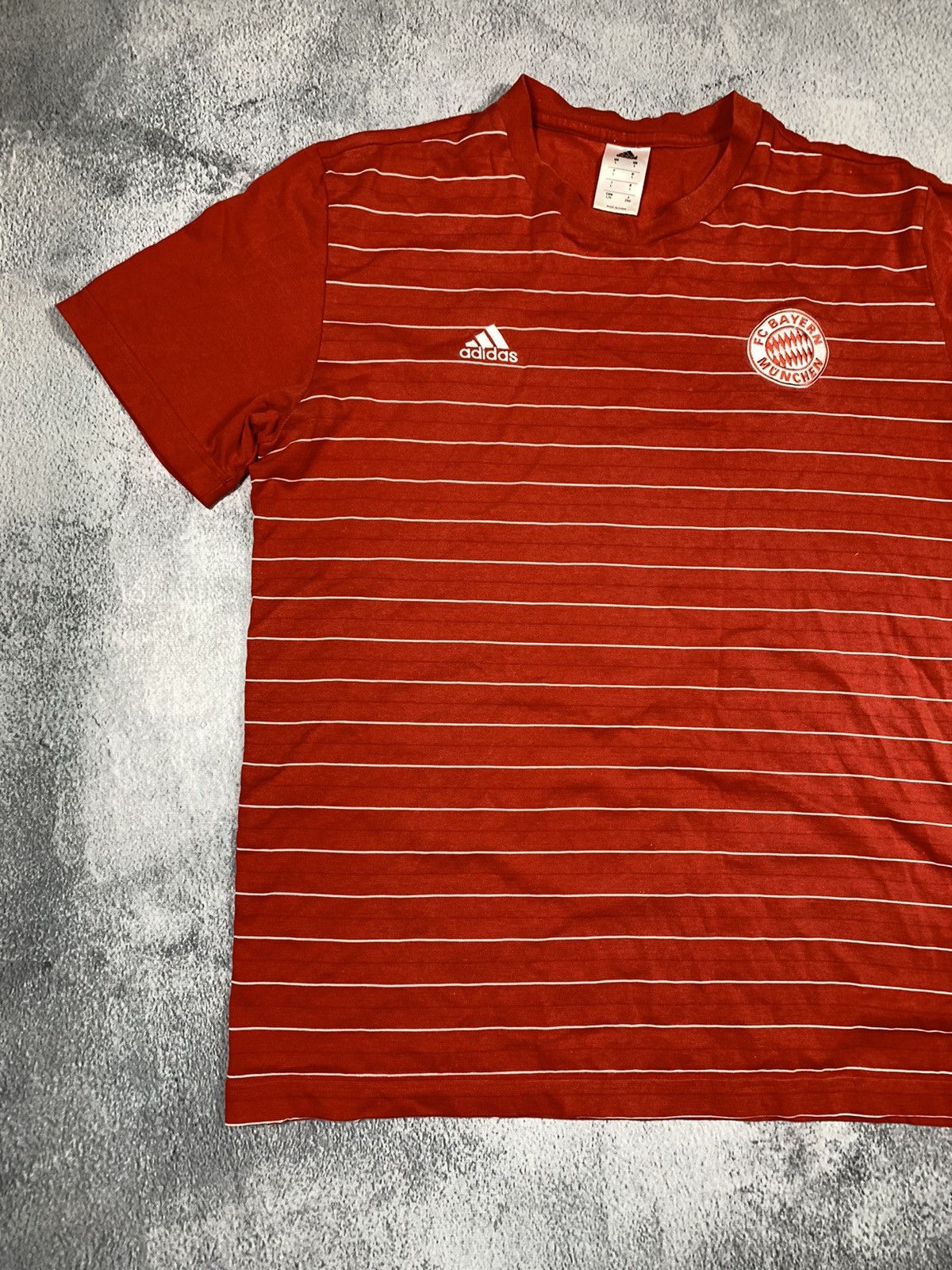 Vintage Vintage Y2K Adidas Fc Bayern Munchen striped tee size L Size US L / EU 52-54 / 3 - 2 Thumbnail