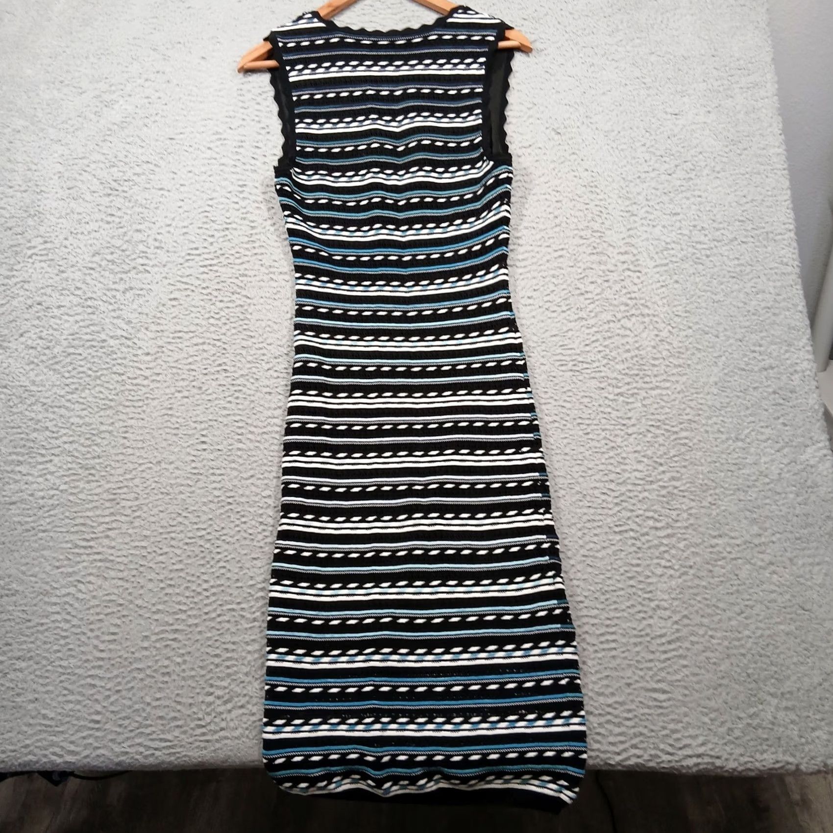 Bcbgmaxazria BCBGMAXAZRIA Knit Dress Women's Medium Black White Blue Striped Sleeveless Size M / US 6-8 / IT 42-44 - 2 Thumbnail