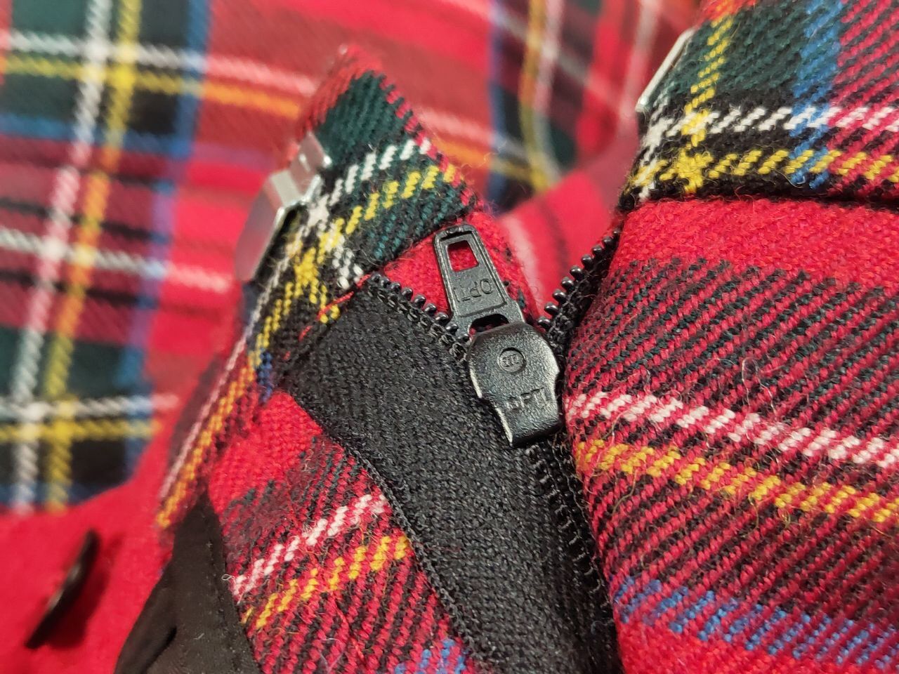 RED Valentino Red Valentino Wool Tartan Pattern Women's Trouser Pants Size 38" / US 16 / IT 52 - 15 Thumbnail
