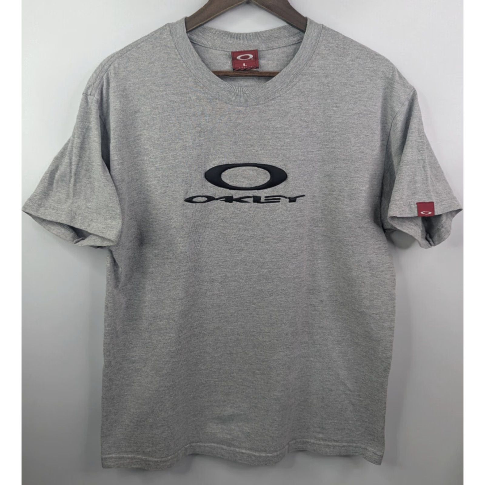 Oakley VINTAGE Oakley T-Shirt Mens L Gray Center Logo Rubber 90s California Skate USA Size US L / EU 52-54 / 3 - 4 Thumbnail