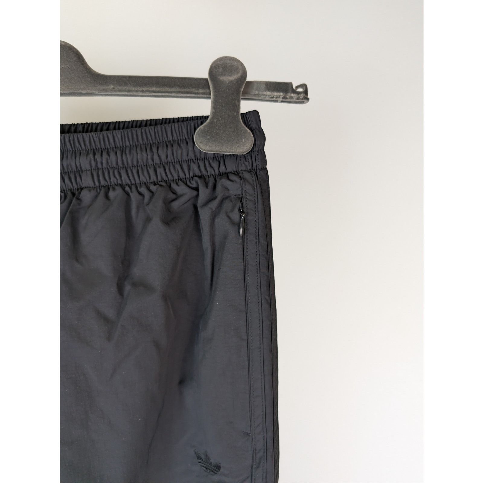 Adidas × JJJJound o1rshd1 JJJJ Trackpant Sweatpants in Black Size US 30 / EU 46 - 4 Thumbnail