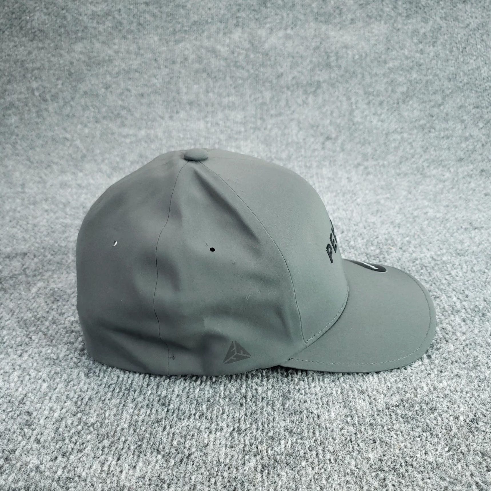 Vintage Peloton Hat Cap Fitted Mens S/M Gray Flexfit Delta Performance Athletic Cycling Baseball Cap Sports Solid Polyester Spandex Casual Mens Size ONE SIZE - 5 Thumbnail