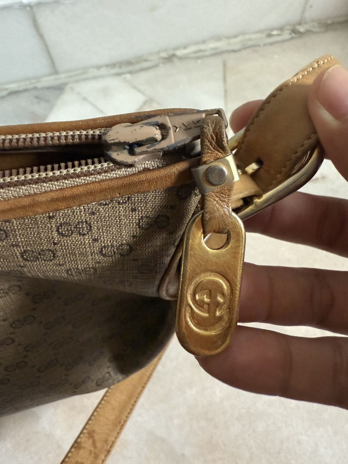 Gucci Vintage 90s Gucci Micro GG Supreme shoulder bag in beige PVC Size ONE SIZE - 13 Thumbnail