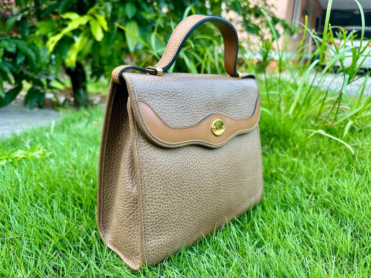 Dior Authentic Christian Dior Beige Leather Kelly Box Top Handle Size ONE SIZE - 2 Thumbnail