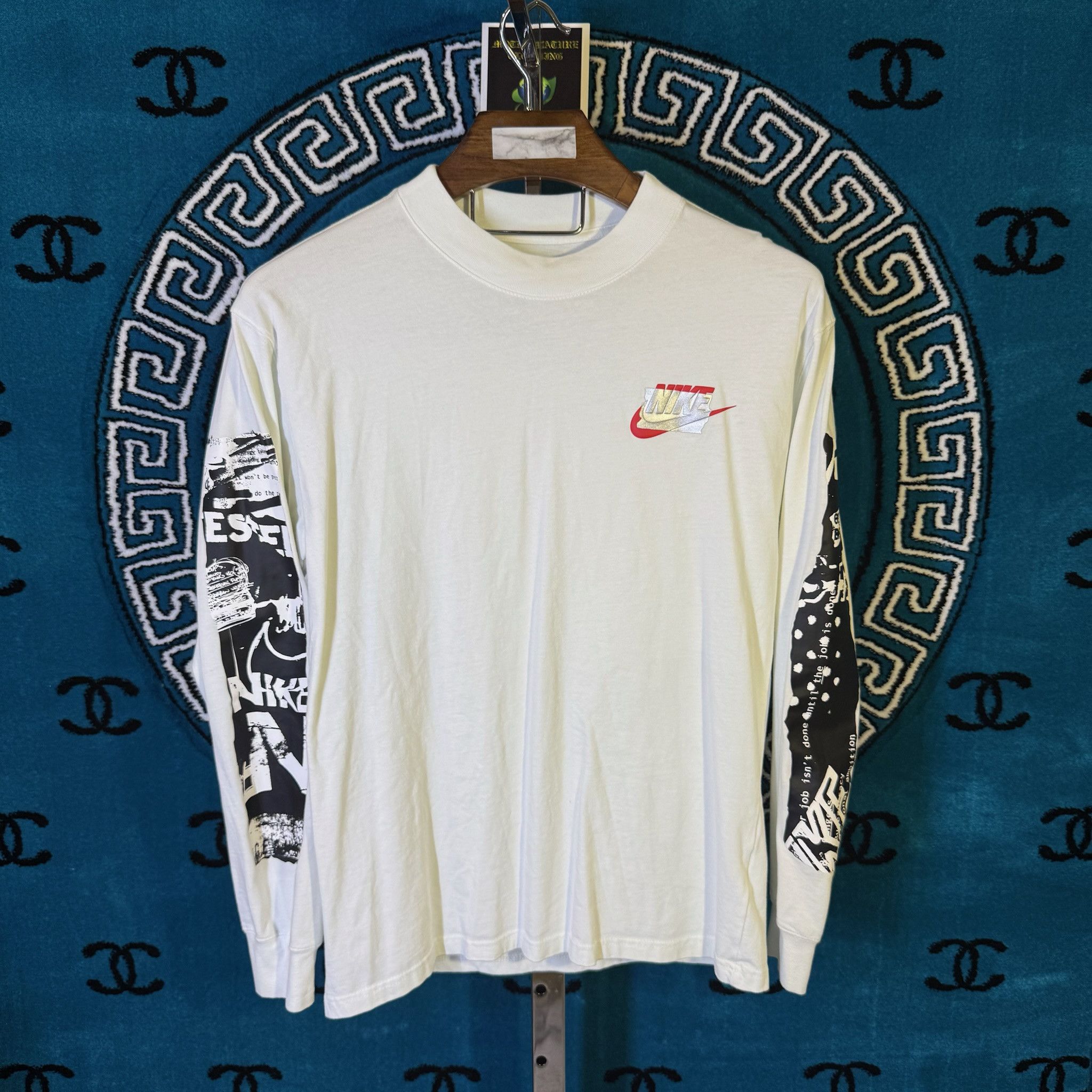 Nike THE NIKE ICONA GRAPHICA MOTIF SHIRT Size US S / EU 44-46 / 1 - 2 Thumbnail